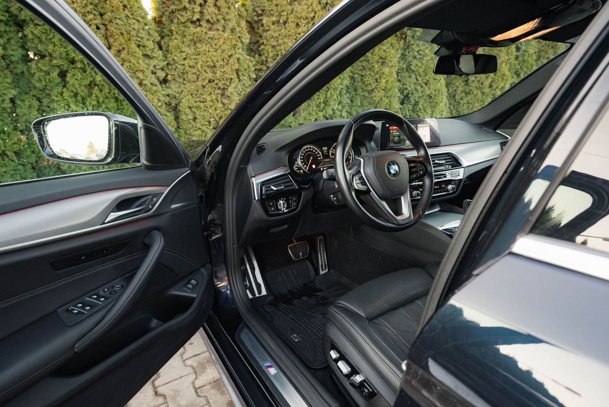 bmw-530d-xdrive-touring-m-sport-carbon-black-2017-9