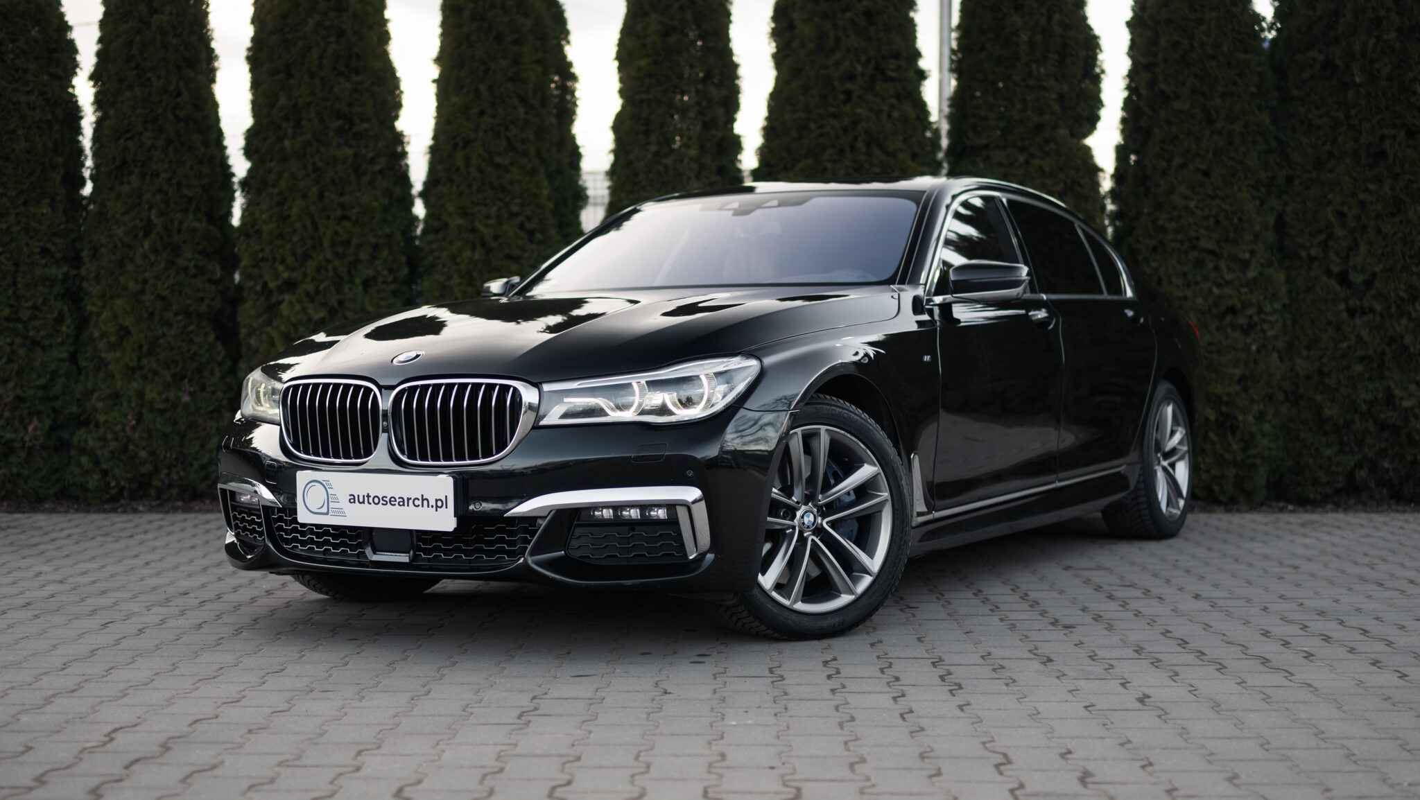 bmw-750li-g12-xdrive-m-sport-sapphire-black-1