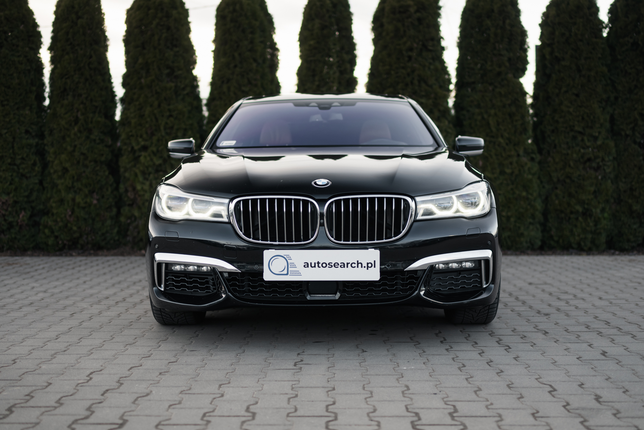 bmw-750li-g12-xdrive-m-sport-sapphire-black-2