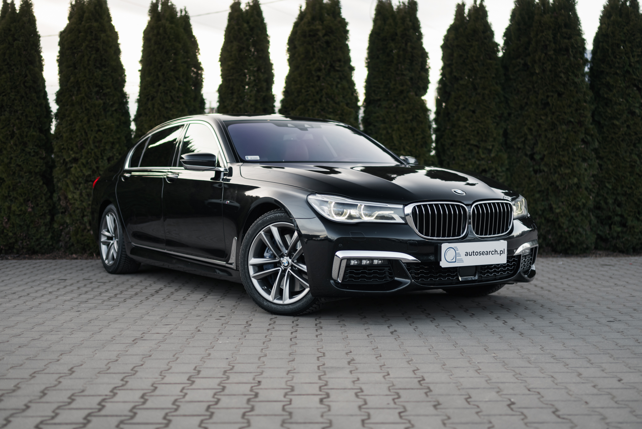 bmw-750li-g12-xdrive-m-sport-sapphire-black-3