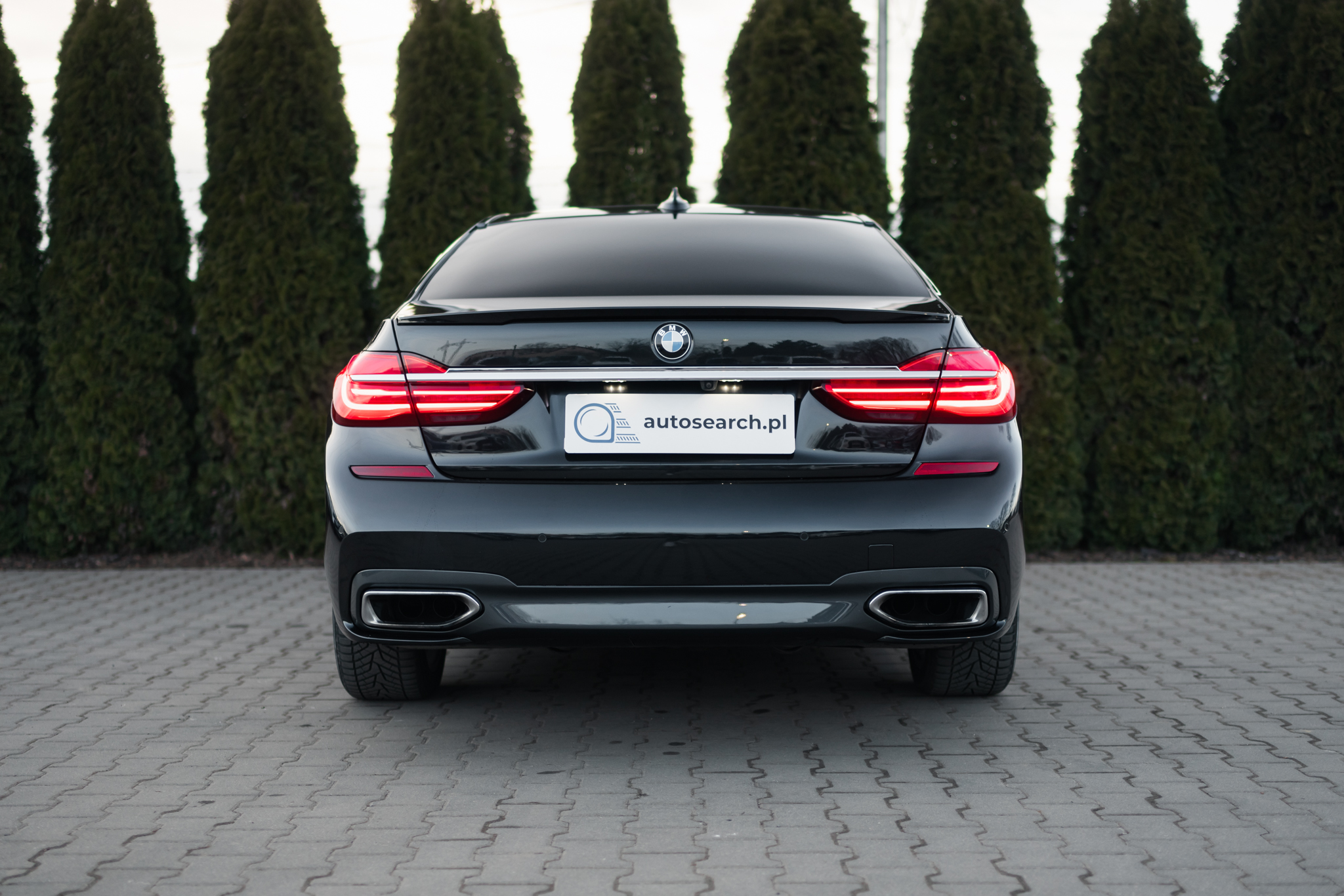 bmw-750li-g12-xdrive-m-sport-sapphire-black-5