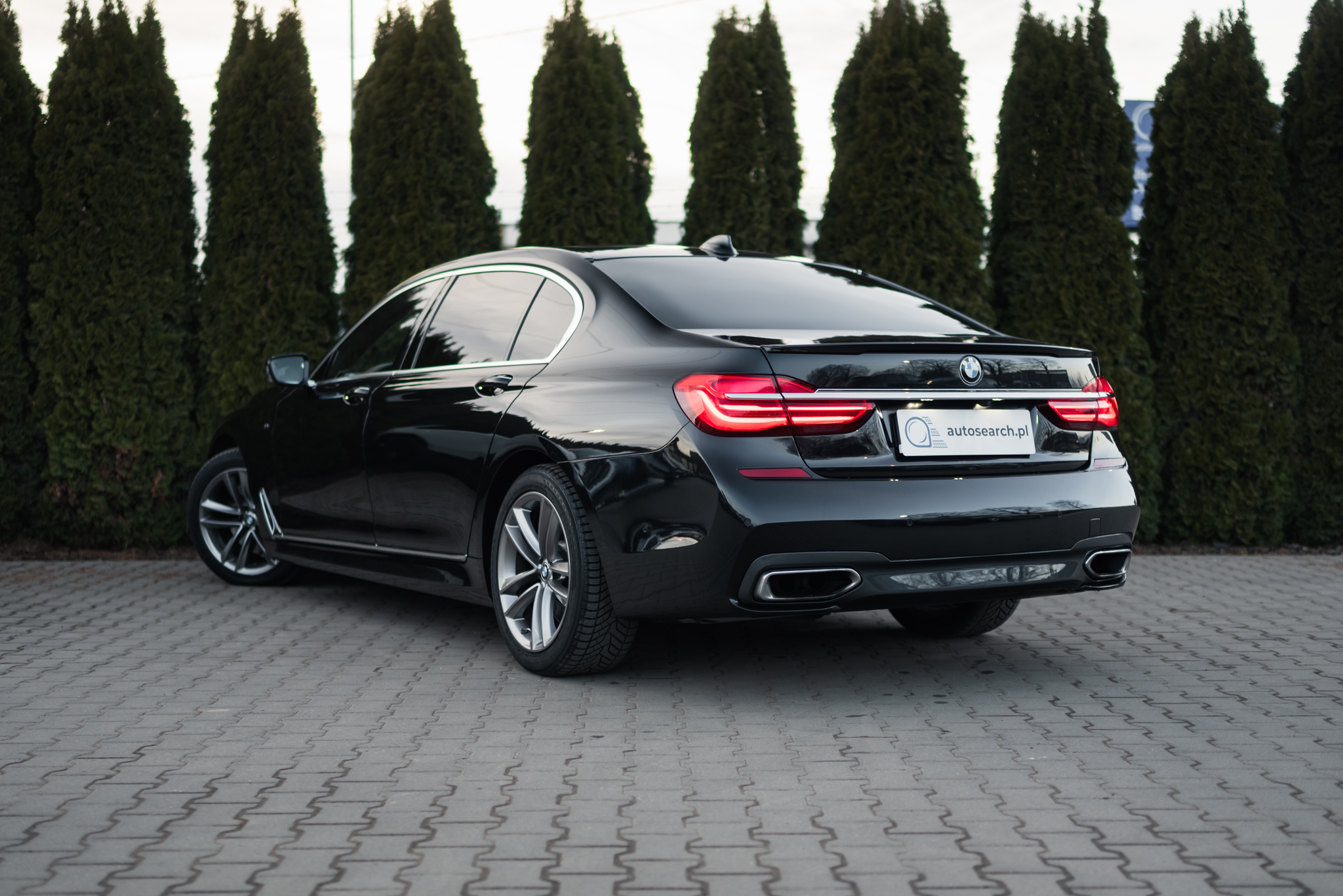 bmw-750li-g12-xdrive-m-sport-sapphire-black-6