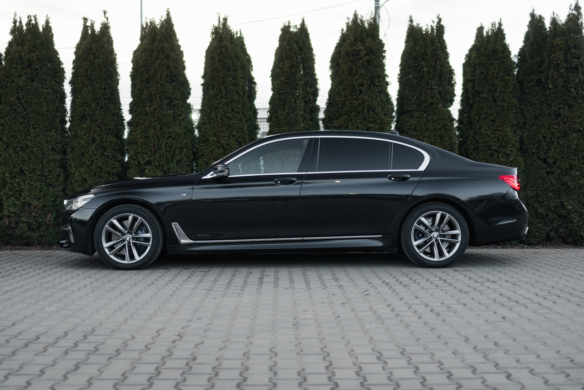 bmw-750li-g12-xdrive-m-sport-sapphire-black-7
