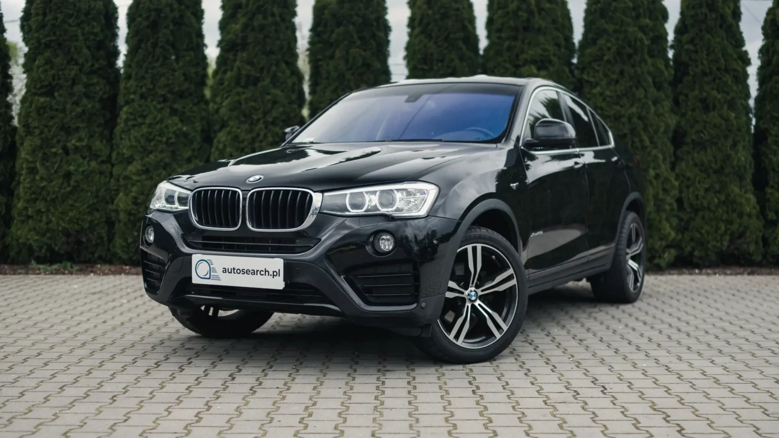 Zdjęcie sylwetki lewej pojazdu BMW X4 20i F26