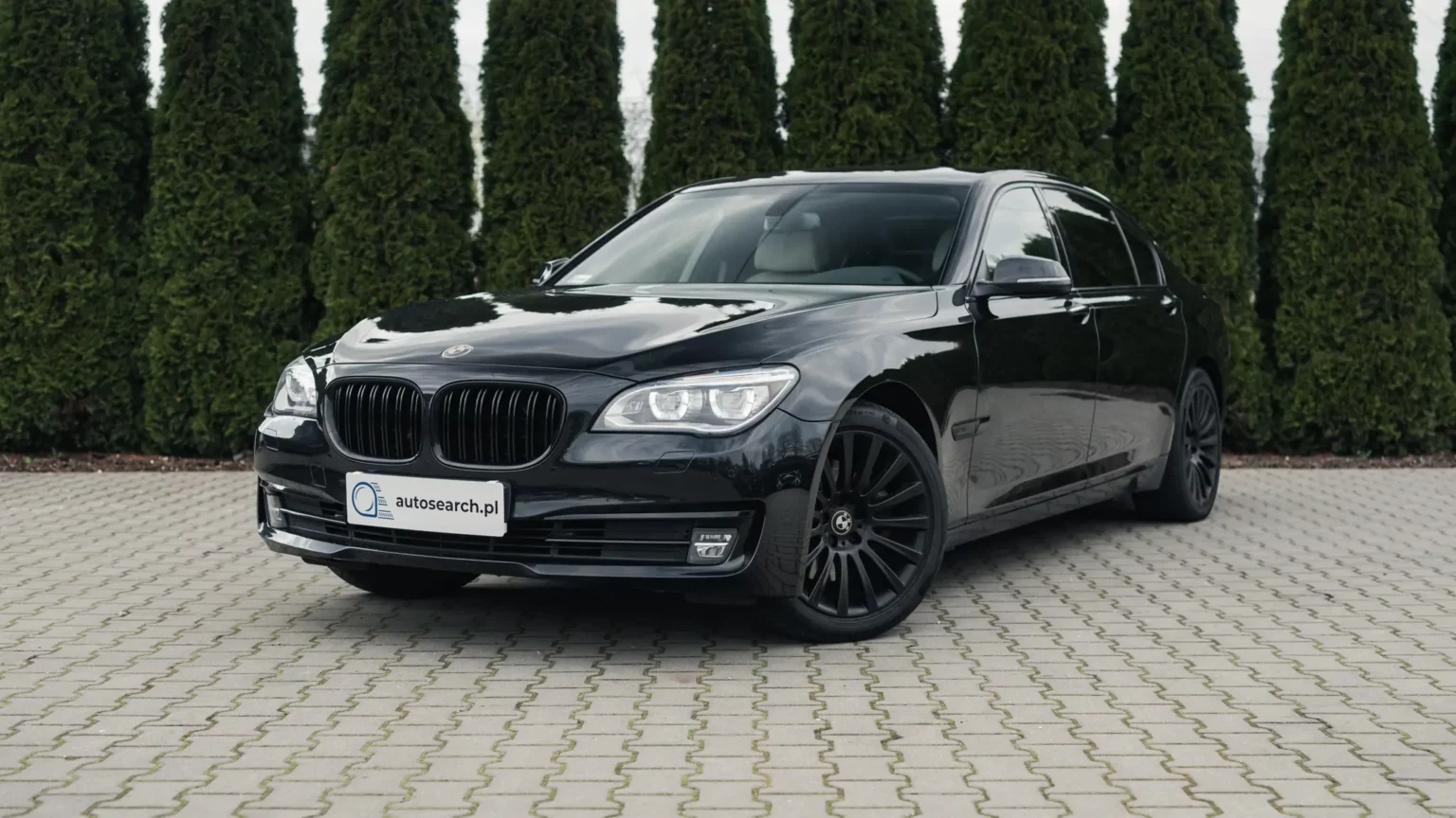 Zdjęcie lewego przodu pojazdu BMW 730Ld F02 LCI