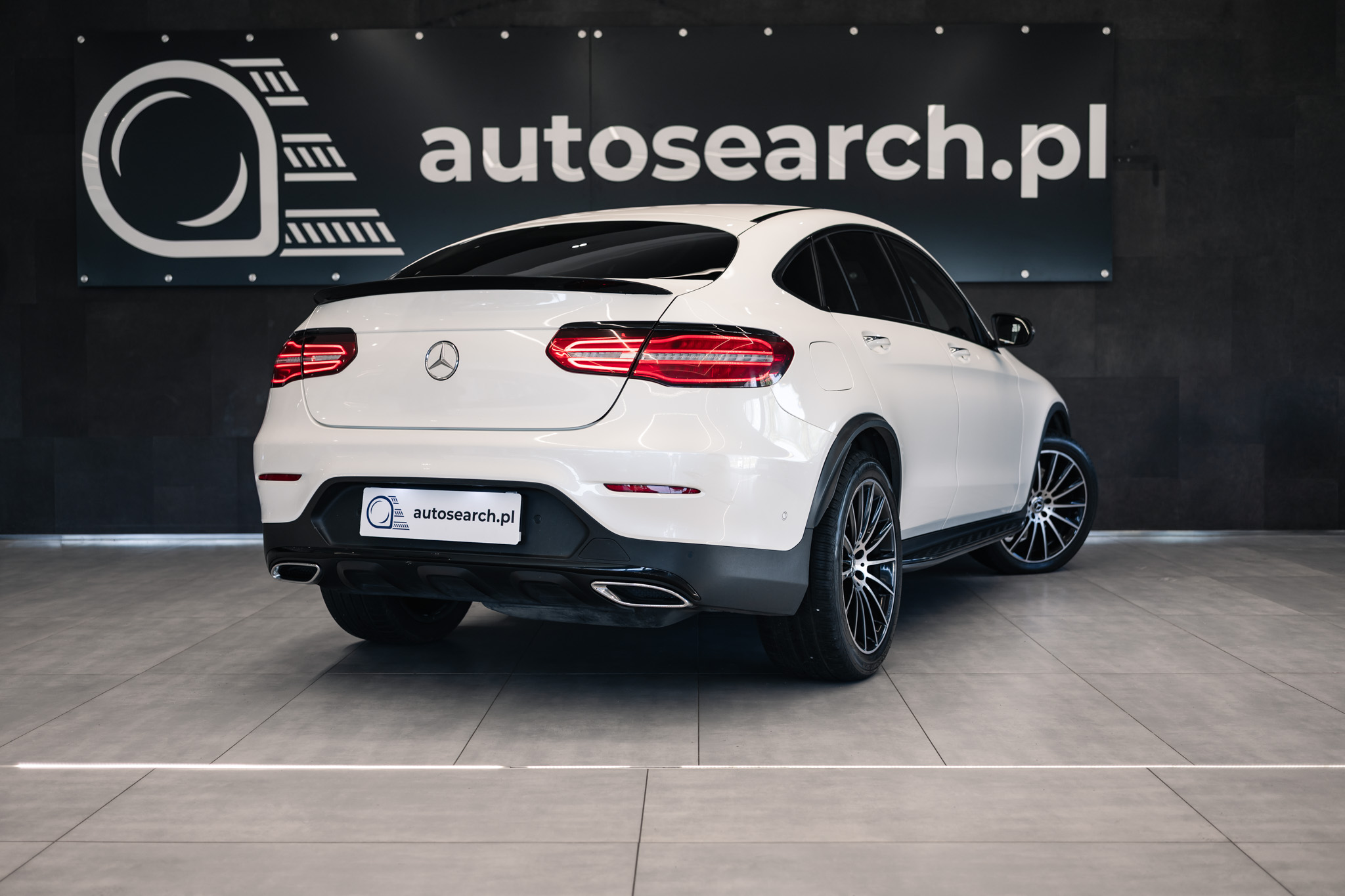 mercedes-benz-glc-220d-coupe-diamond-white-2017-4