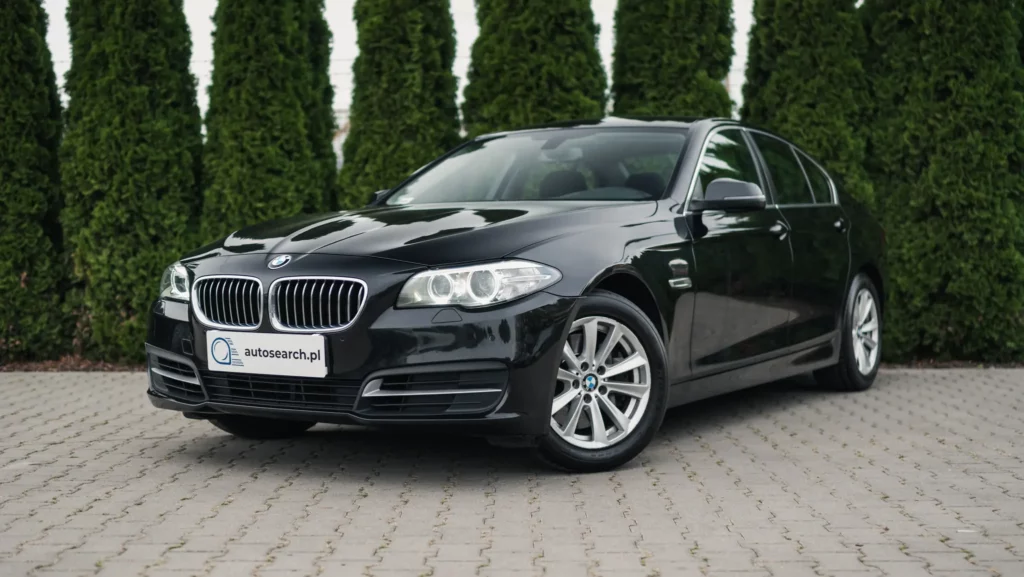 Zdjęcie lewego przodu pojazdu BMW 525d xDrive (F10)