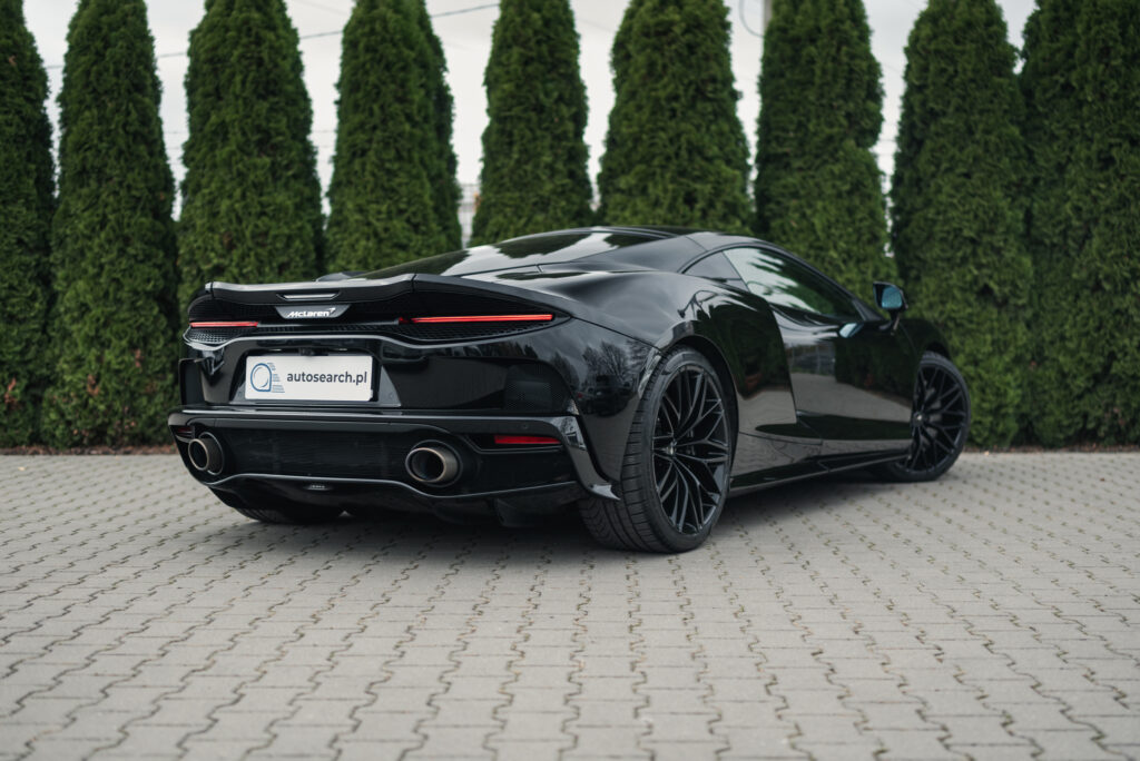 McLaren GT tył