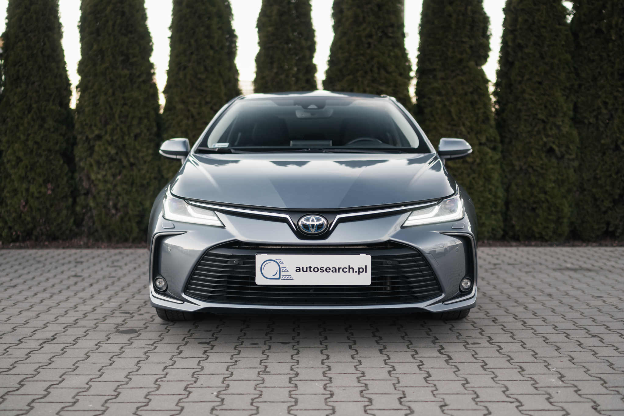 toyota-corolla-sedan-1-8-hybrid-grey-2