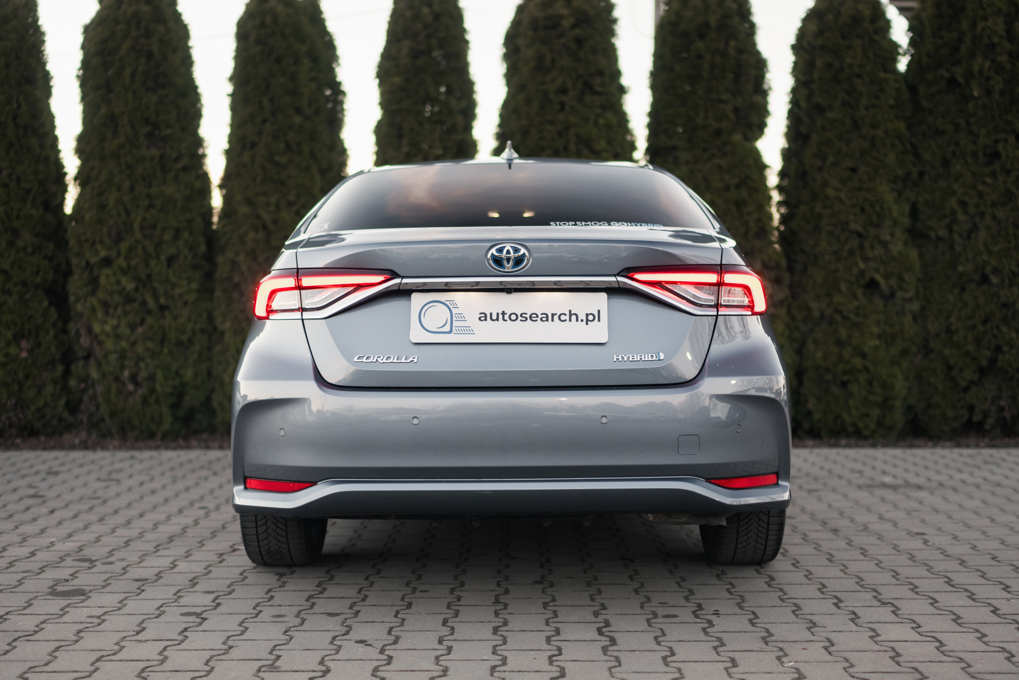 toyota-corolla-sedan-1-8-hybrid-grey-5