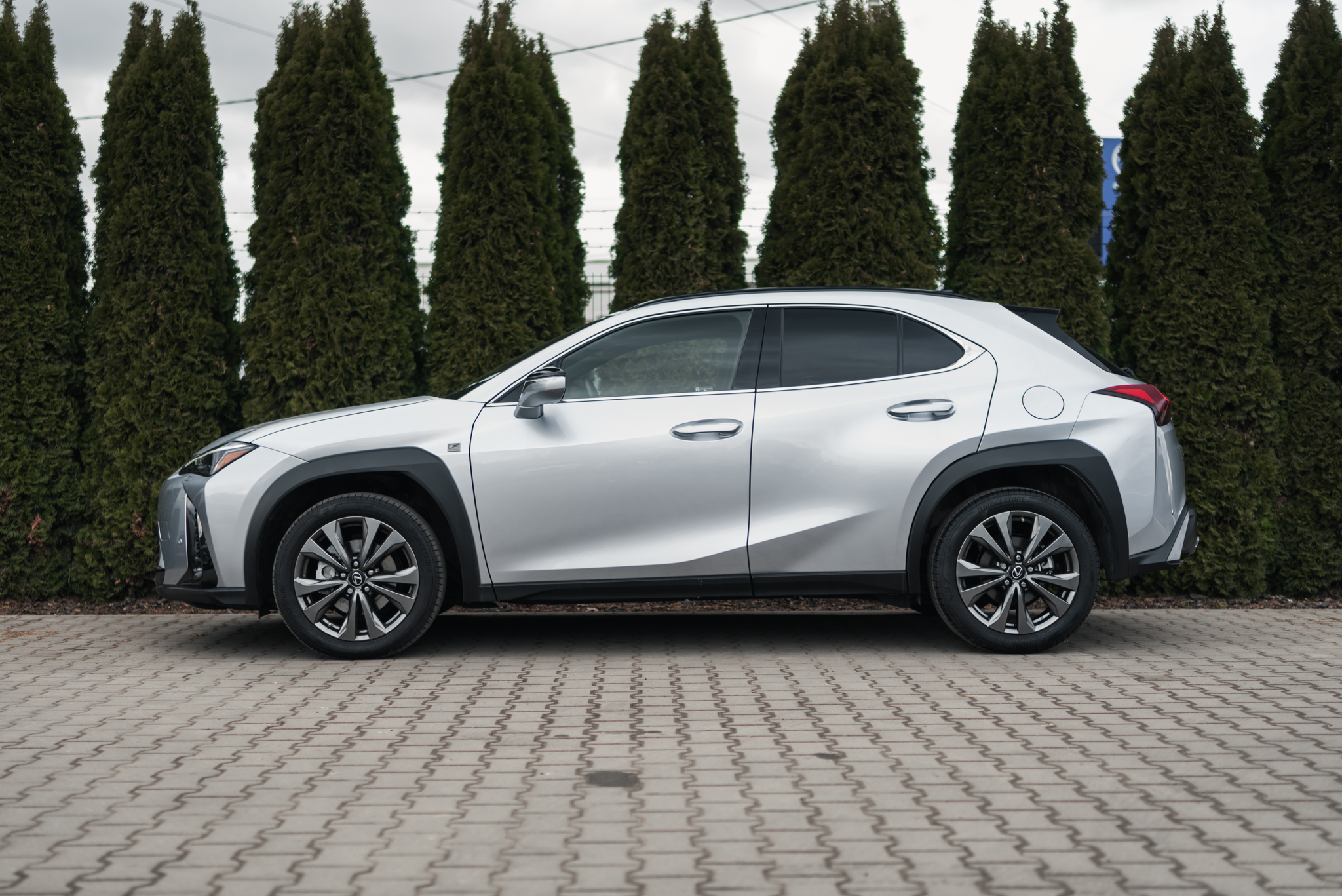 lexus-ux-250h-f-sport-silver-7