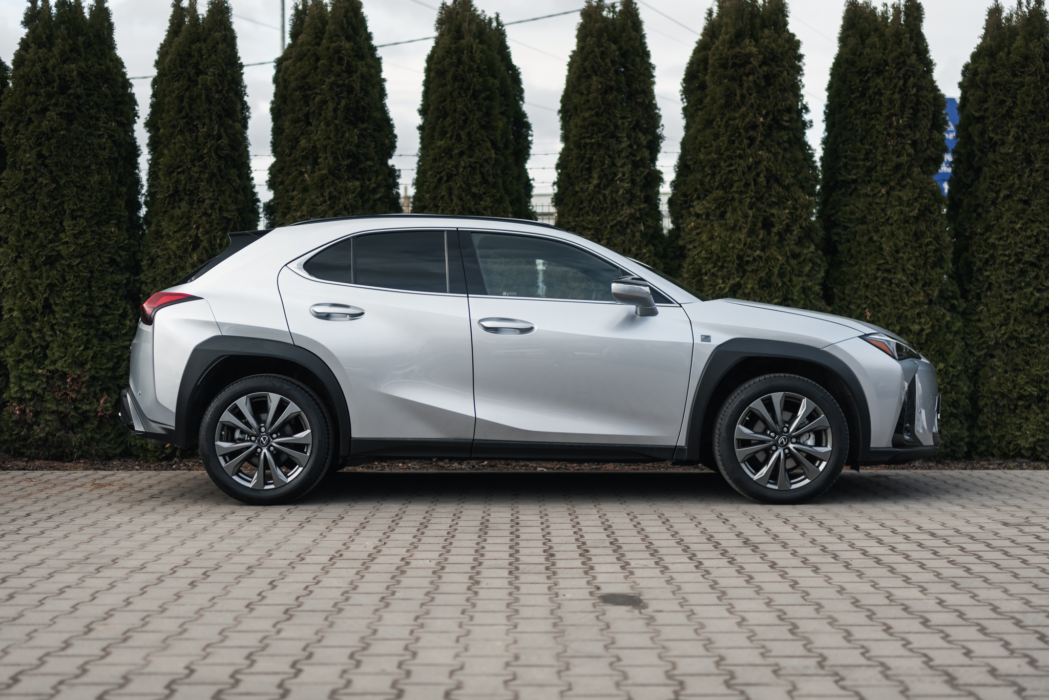lexus-ux-250h-f-sport-silver-8