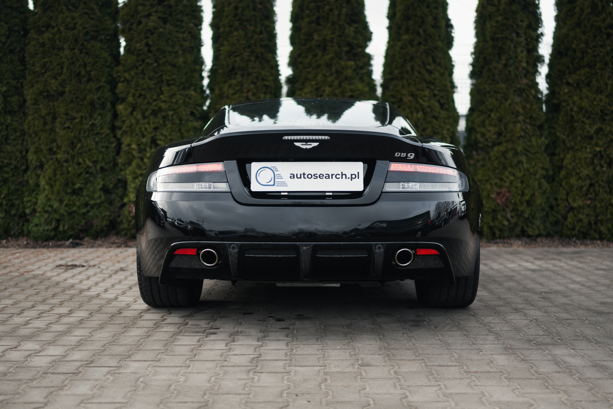 aston-martin-db9-black-4