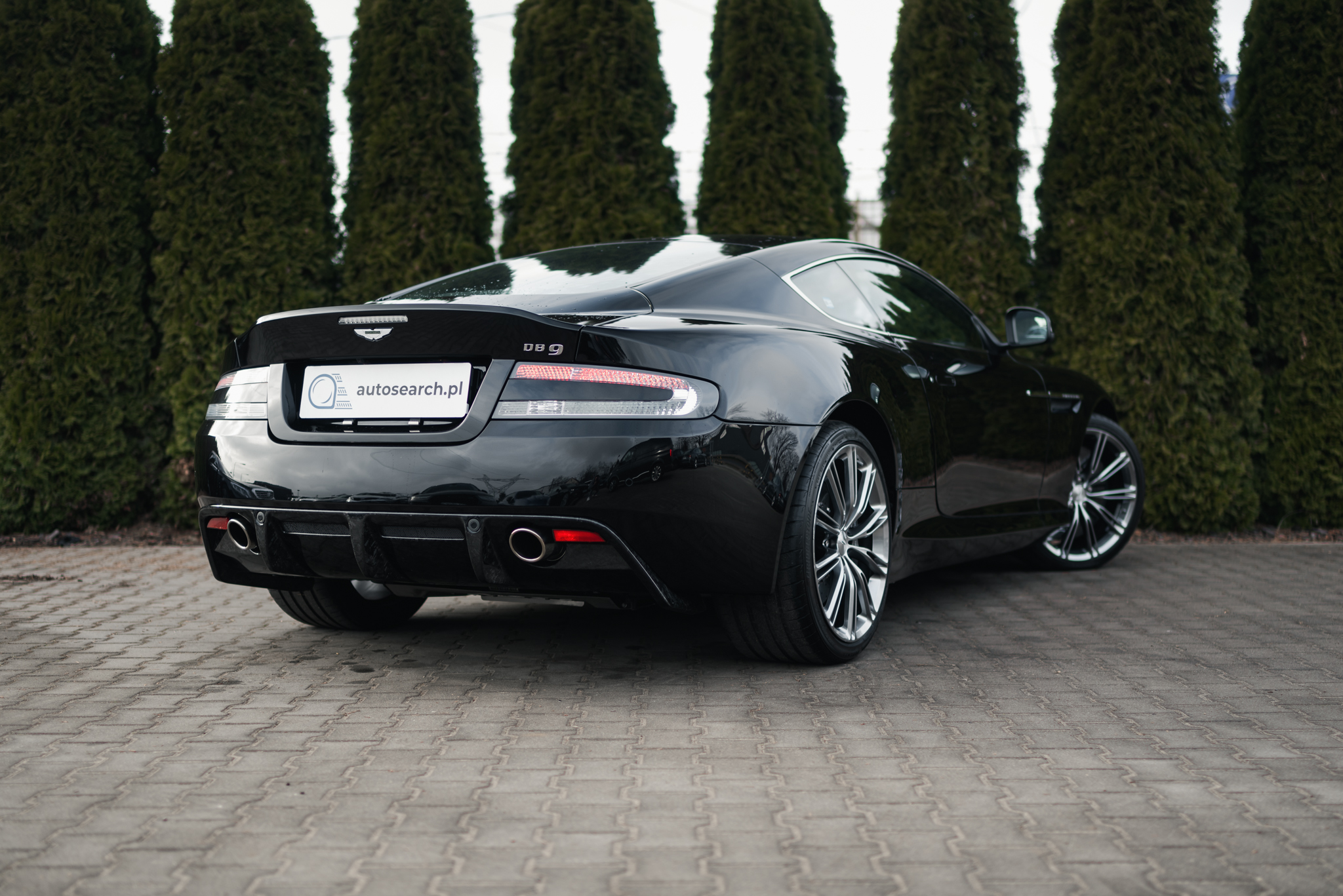 aston-martin-db9-black-5