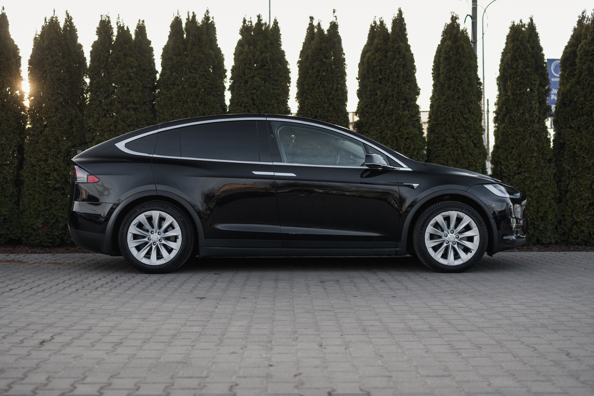 tesla-model-x-100d-black-8