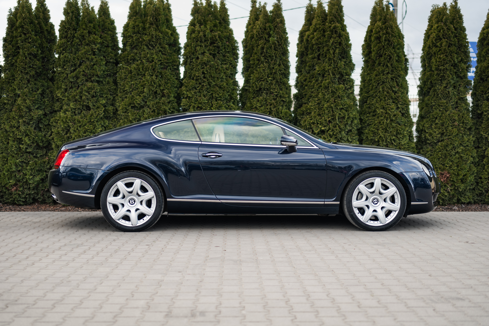 bentley-continental-gt-6-0-w12-blue-8