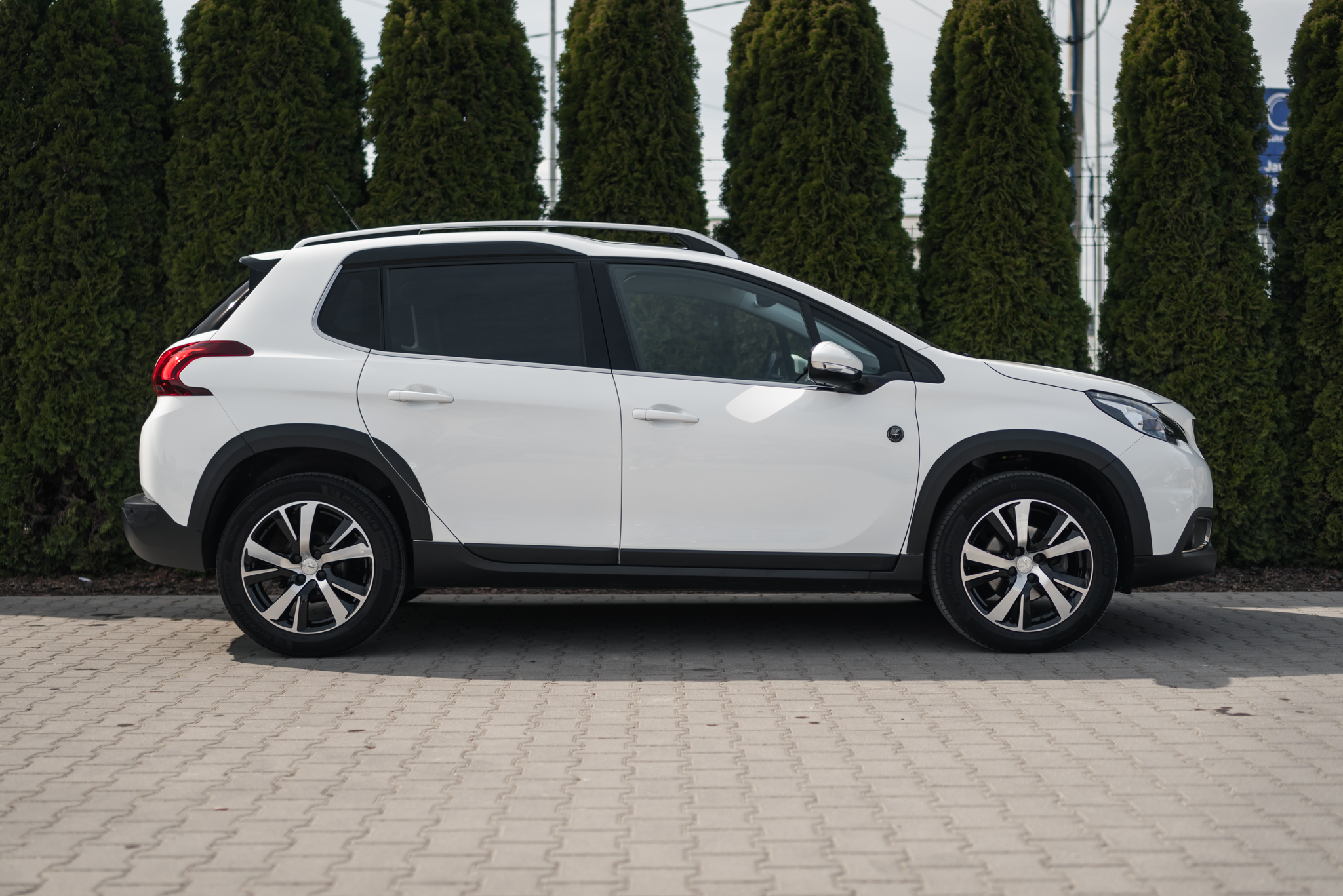 peugeot-2008-1-2-puretech-crossway-white-8