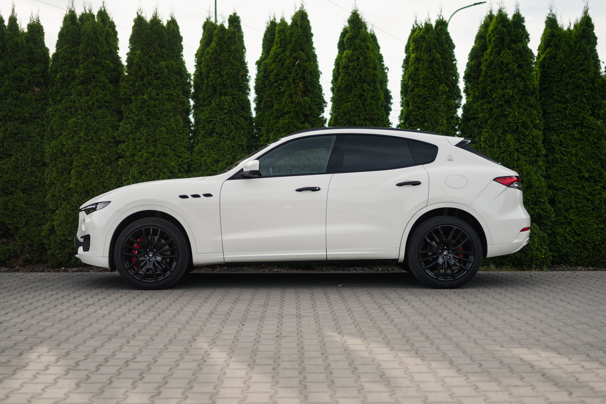 maserati-levante-s-ermenegildo-zegna-white-2017-7