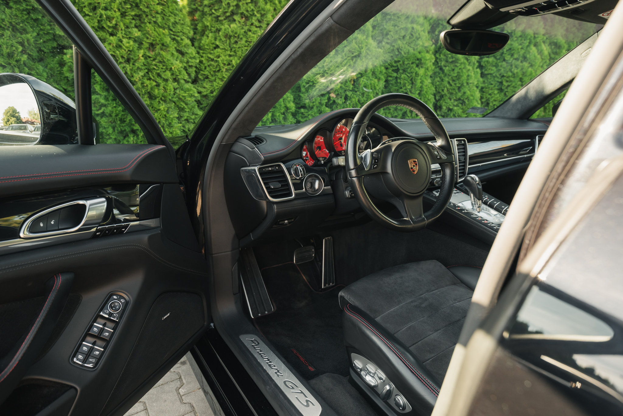 porsche-panamera-gts-4-8-v8-jet-black-2016-9