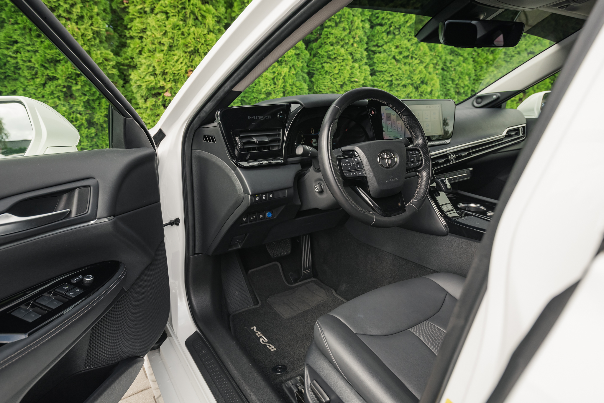 toyota-mirai-xle-oxygen-white-2022-9