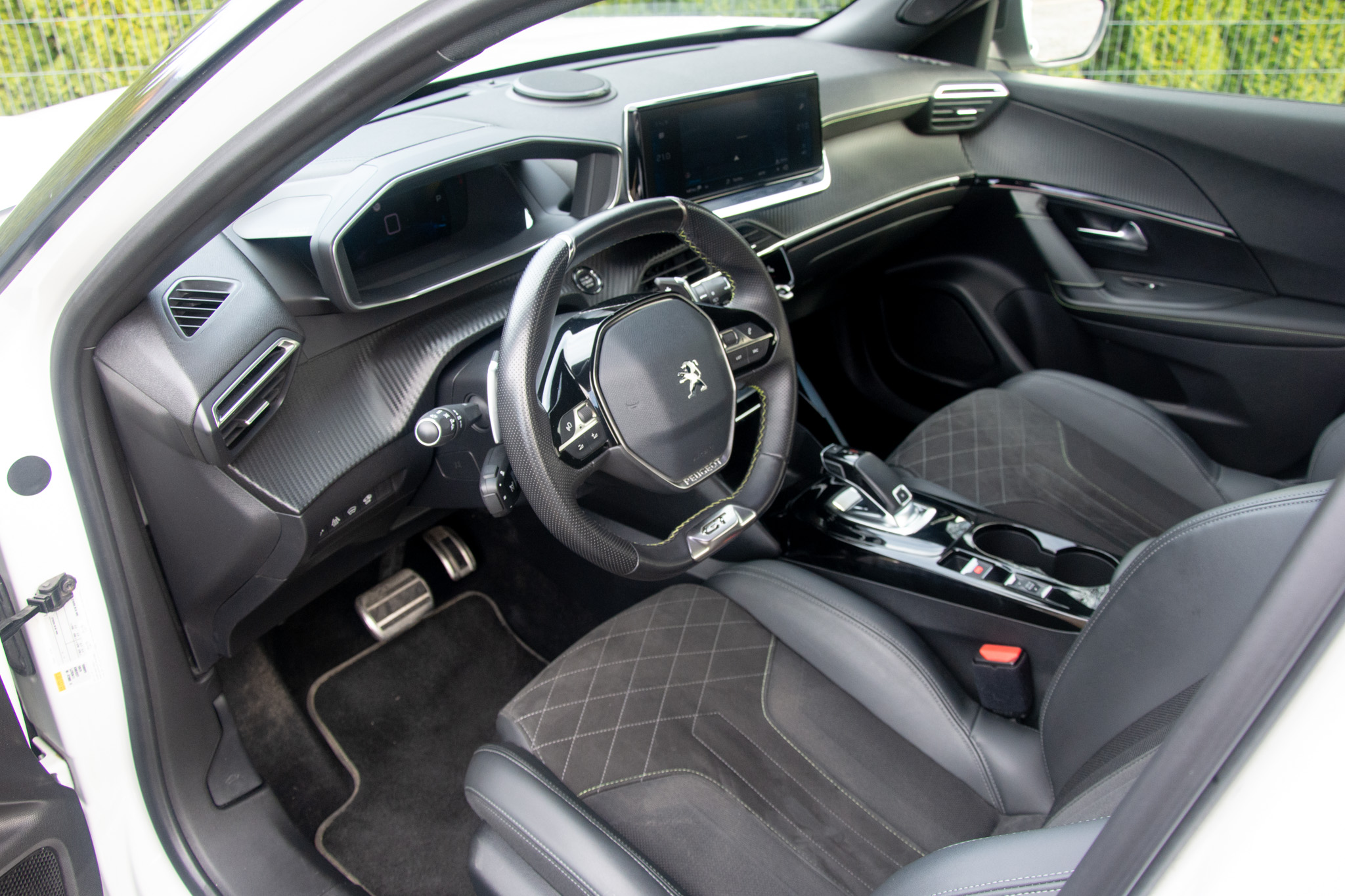 Peugeot-2008-biały-2018-09