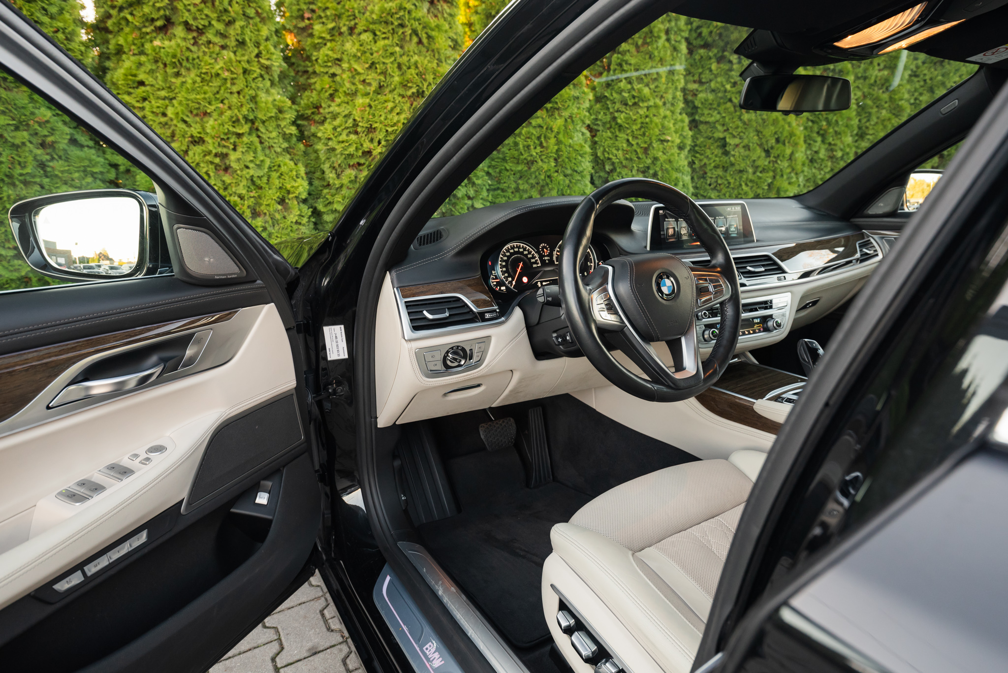 bmw-730d-xdrive-pure-excellence-sapphire-black-2015-9