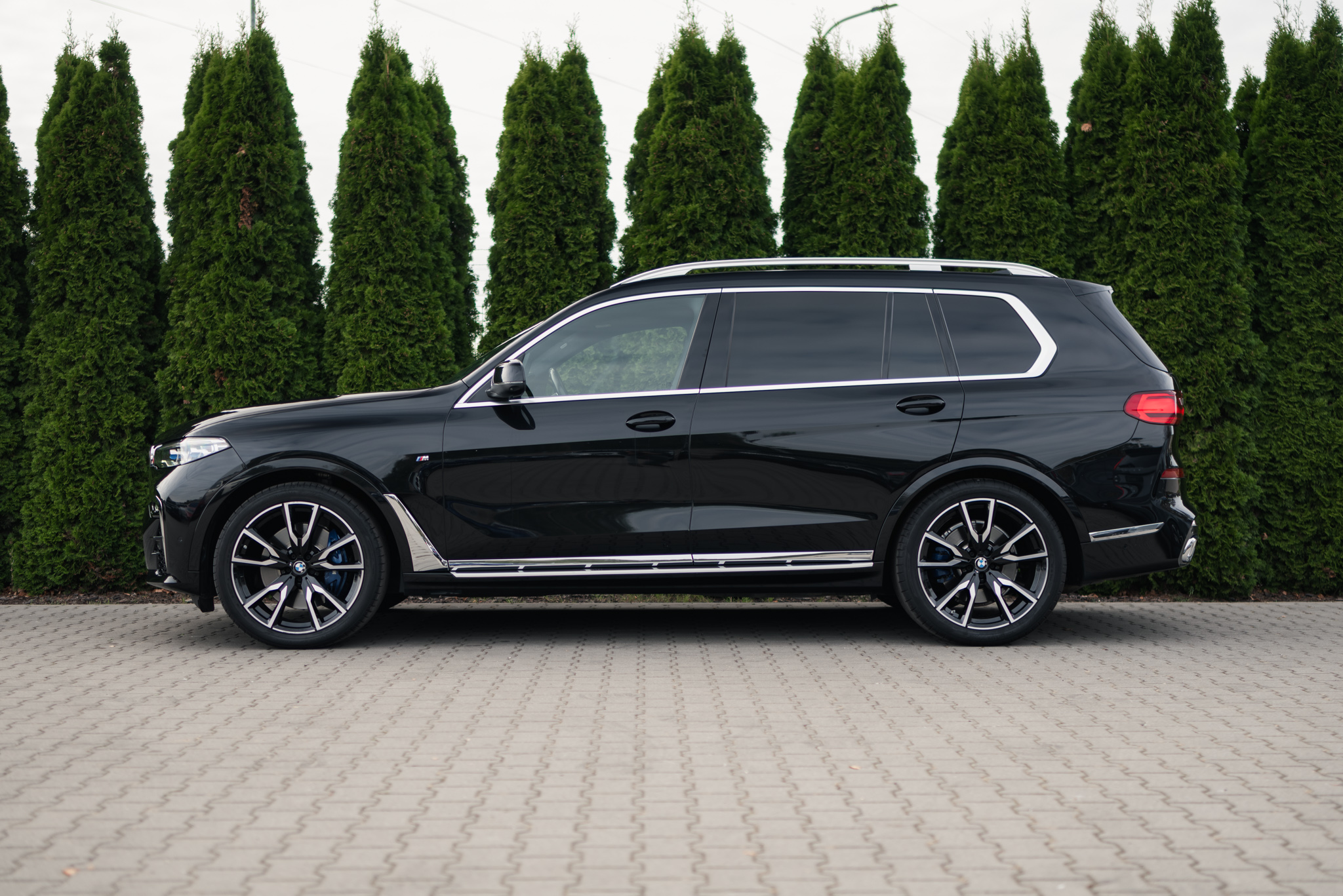 bmw-x7-xdrive40d-m-sport-sapphire-black-2022-7