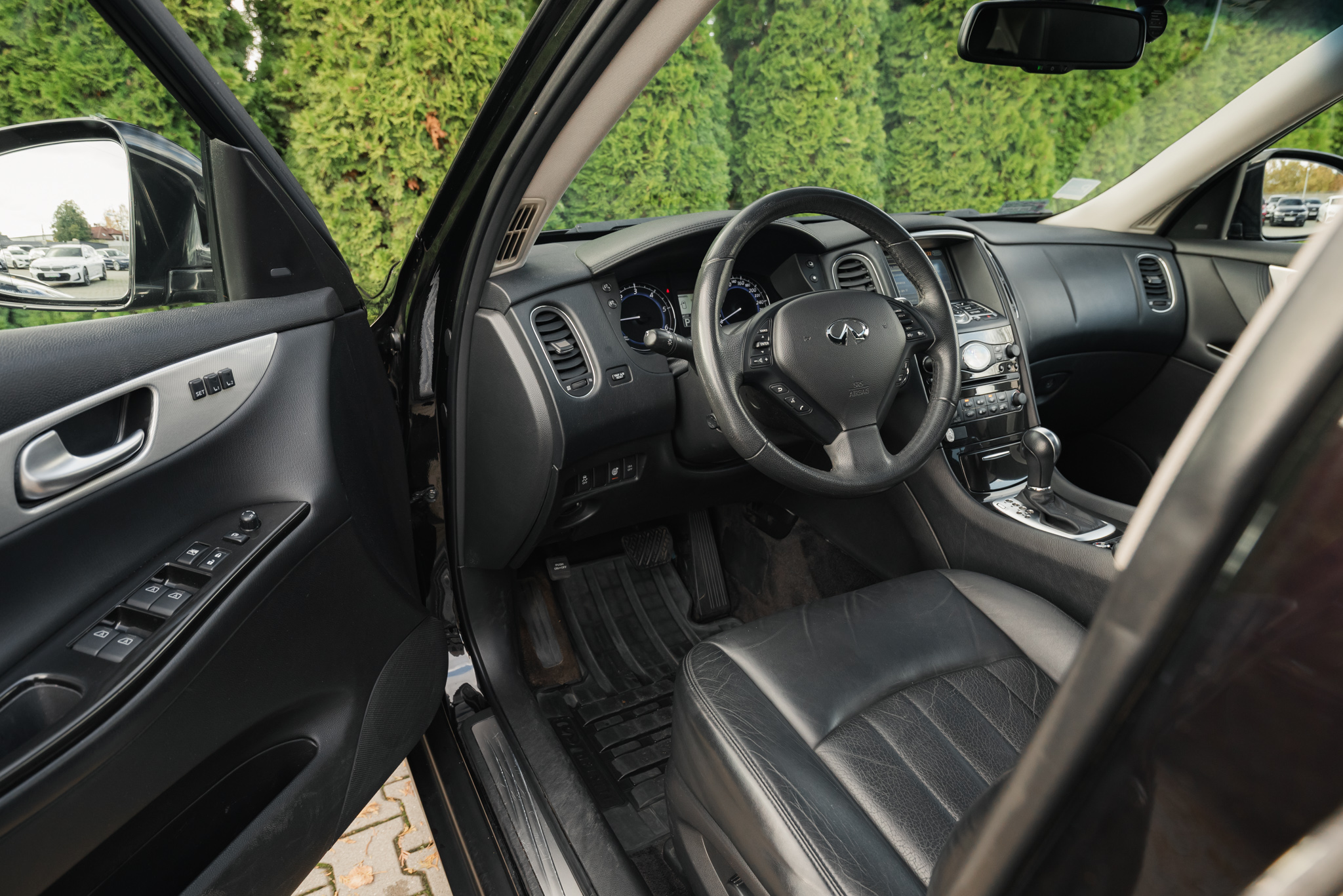 infiniti-qx50-3-0d-awd-malbec-black-2014-9