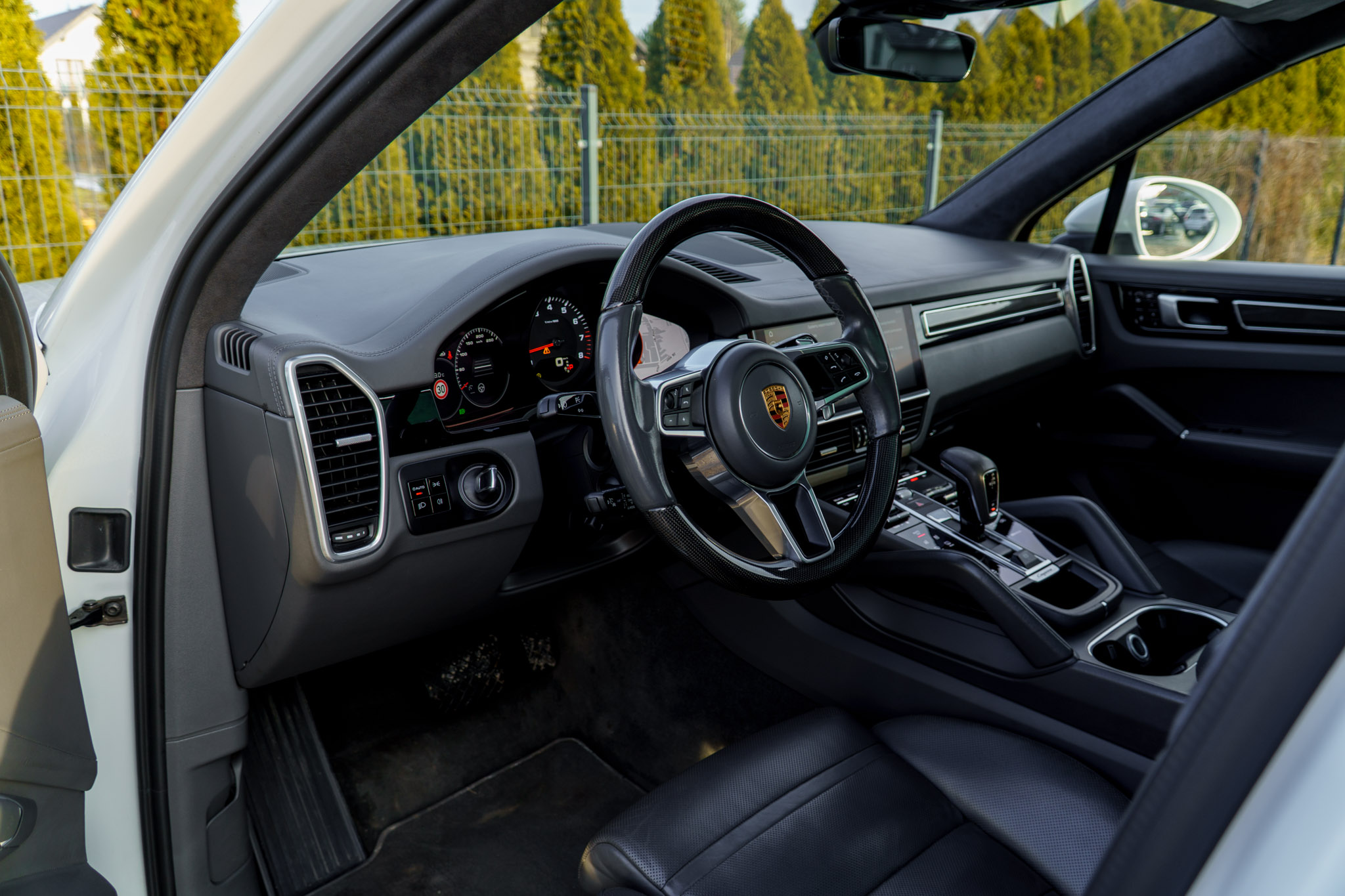 porsche-cayenne-bialy-2018-09