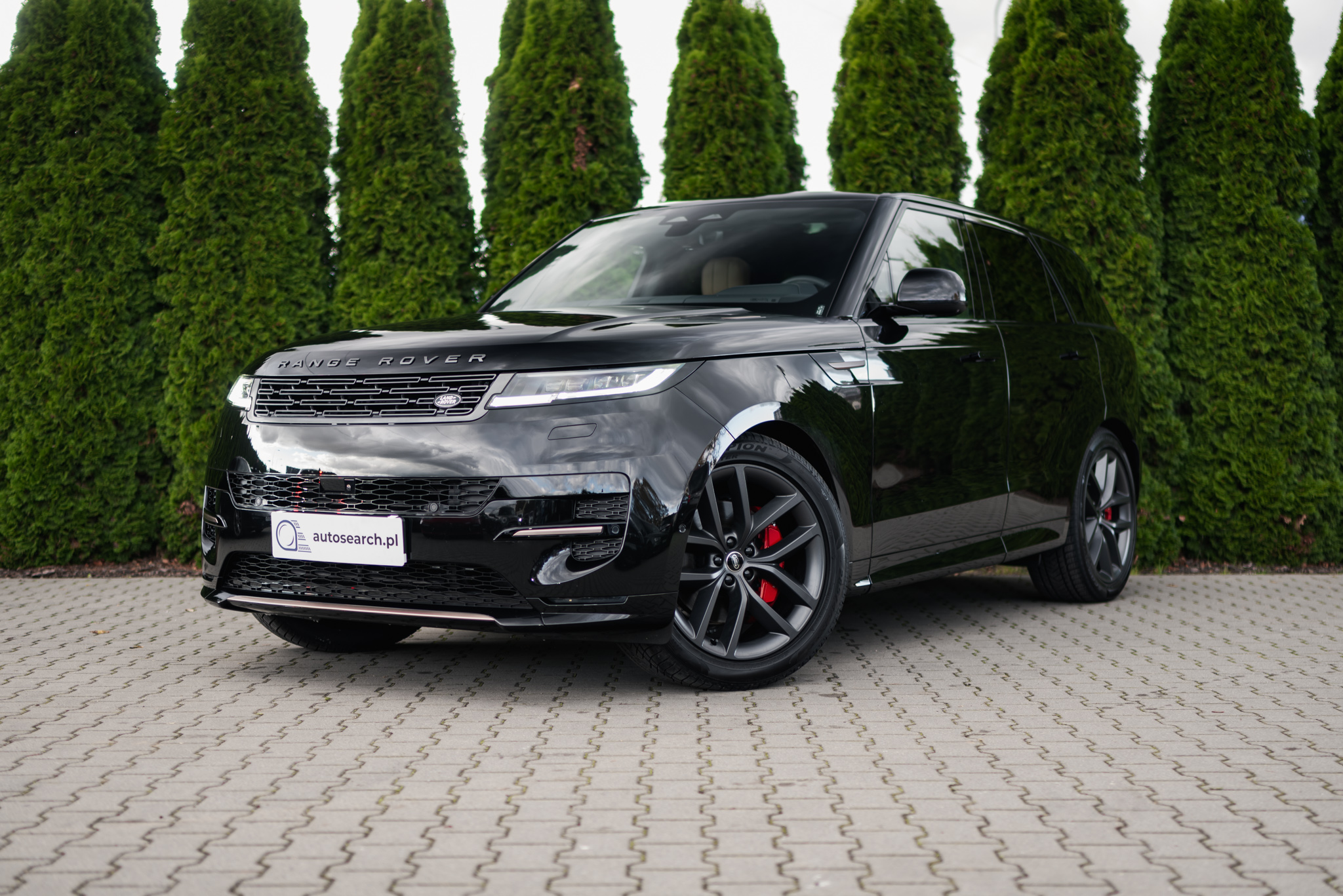 range-rover-sport-d300-dynamic-se-santorini-black-2025-1