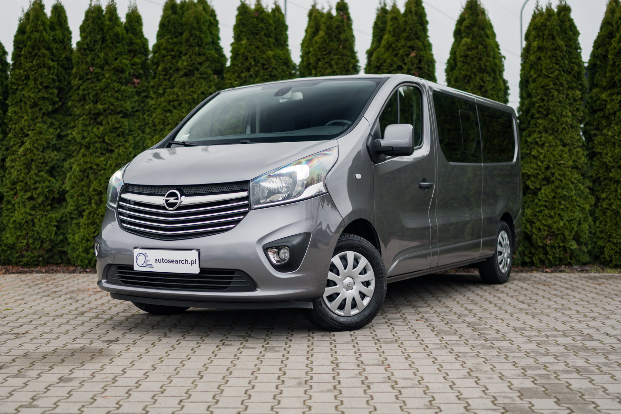 opel-vivaro-tourer-1-6-cdti-biturbo-cassiopeia-grey-2017-1