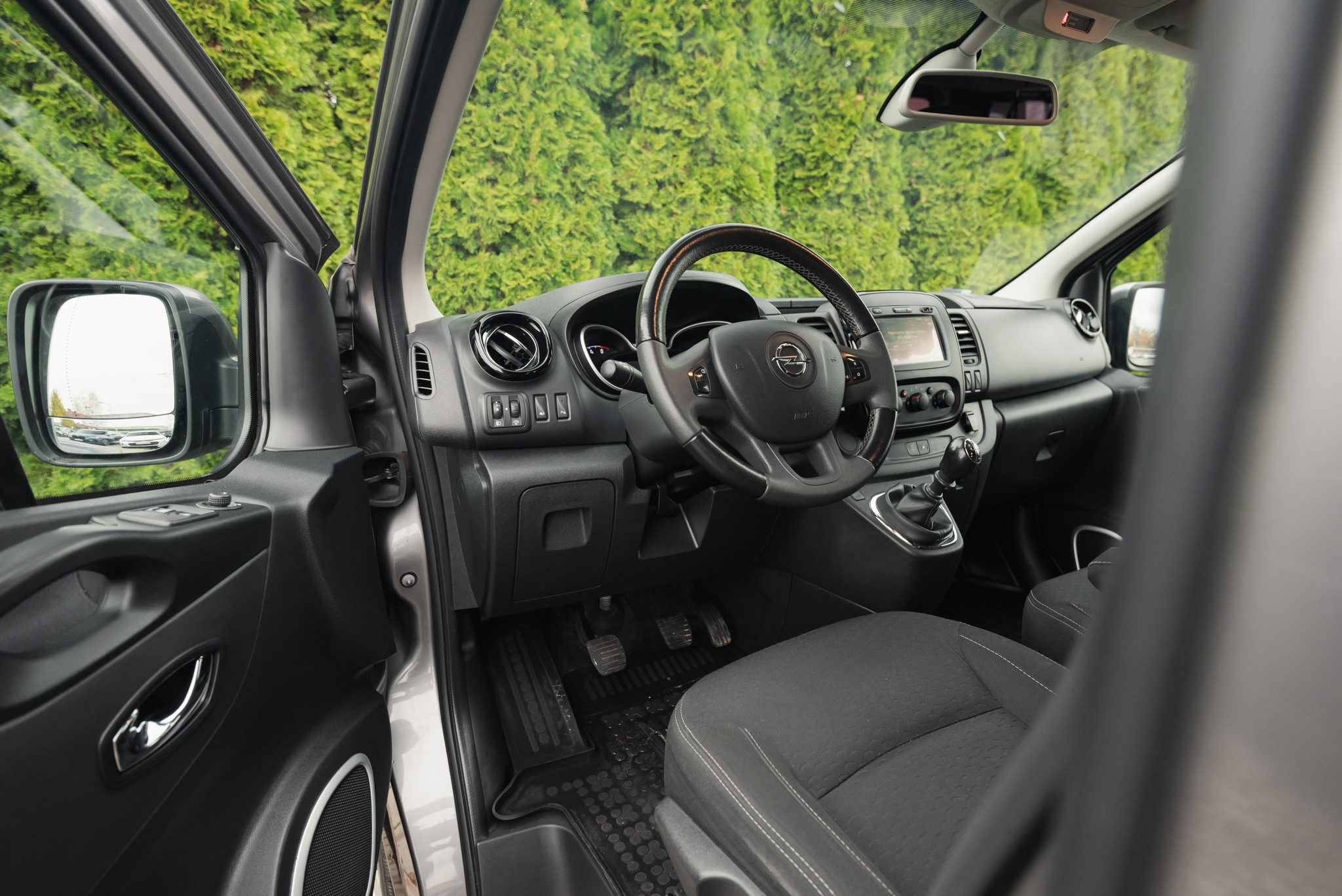 opel-vivaro-tourer-1-6-cdti-biturbo-cassiopeia-grey-2017-9