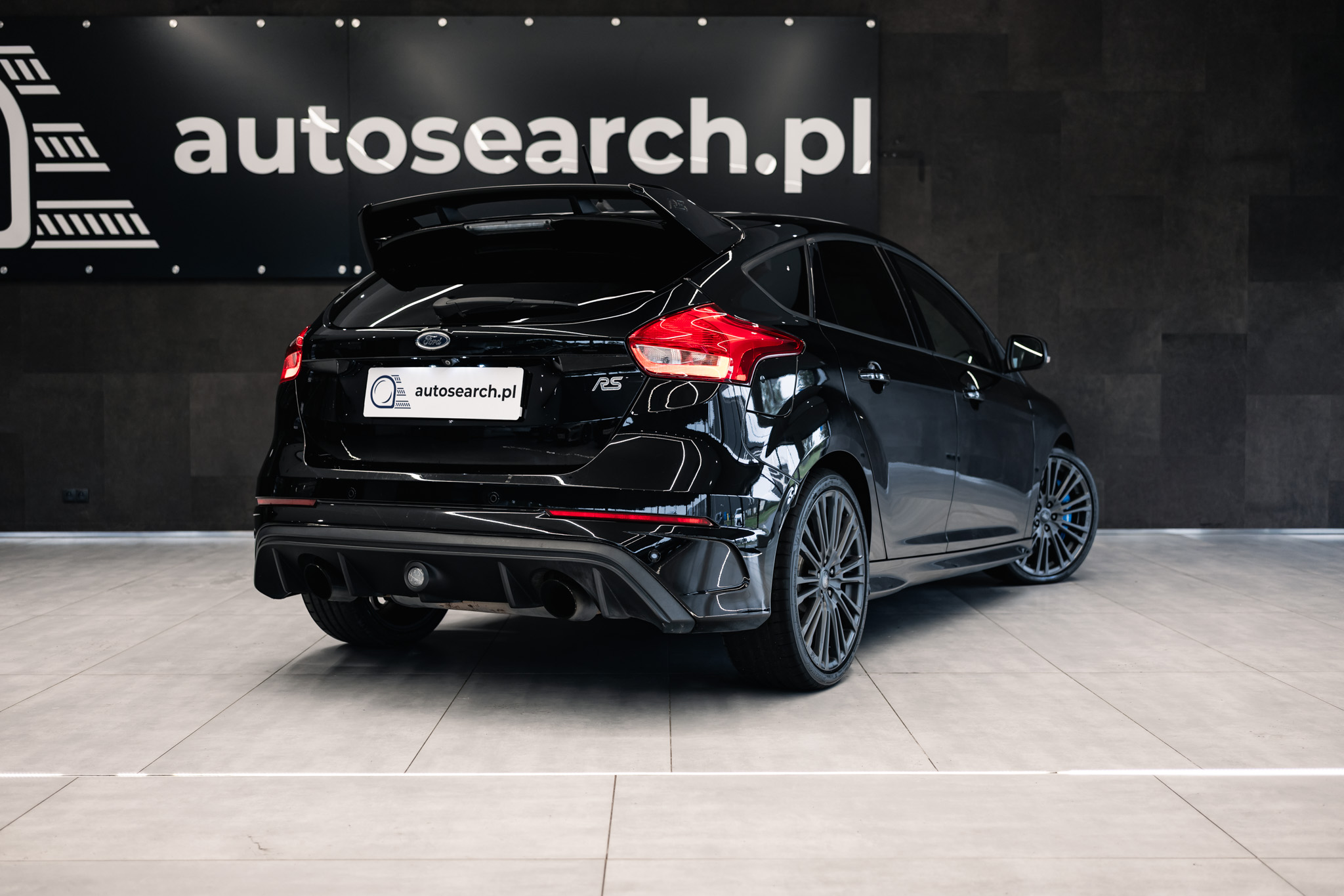ford-focus-rs-black-2017-4
