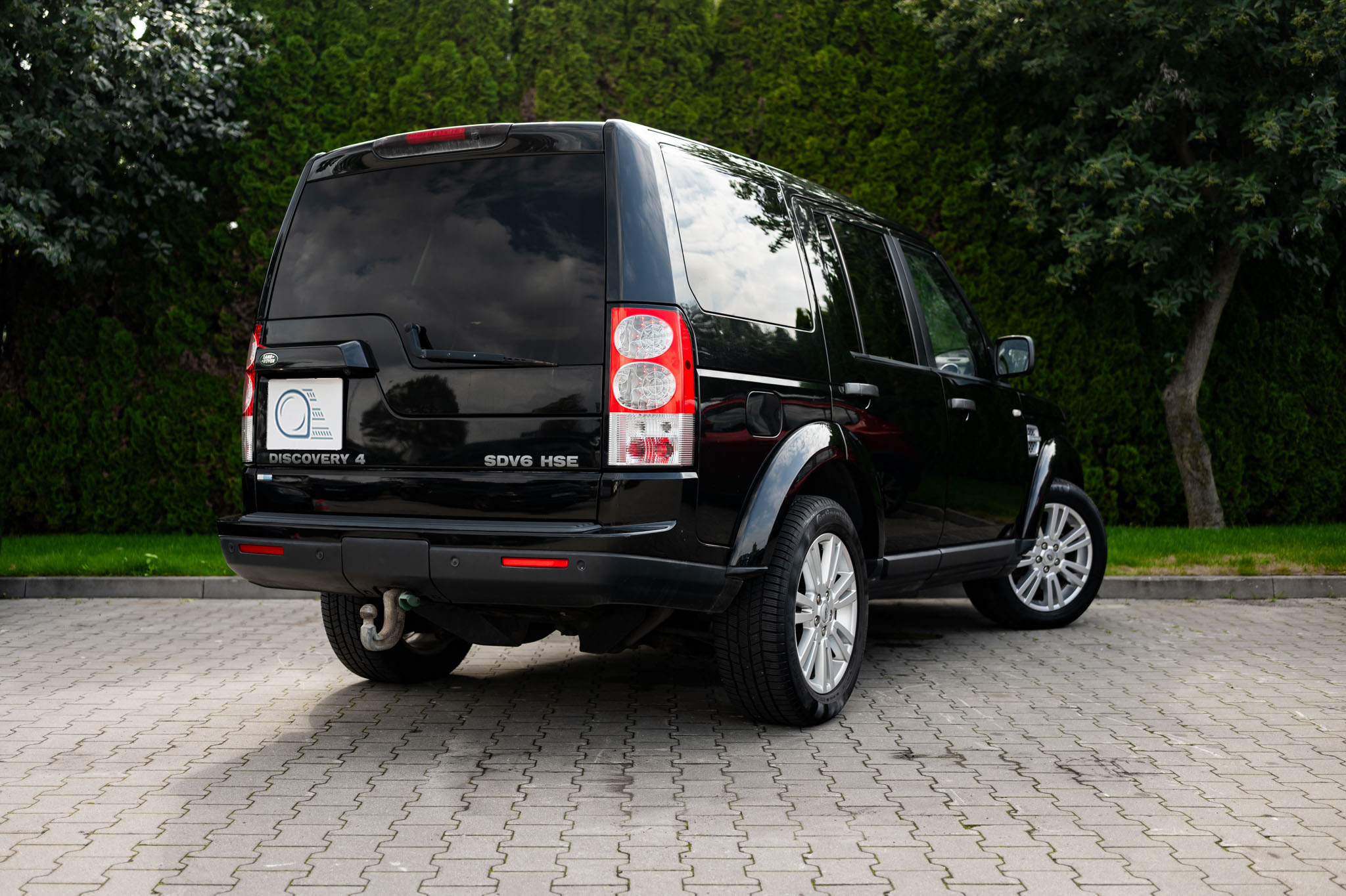 land-rover-discovery-4-sdv6-hse-black-2011-4a