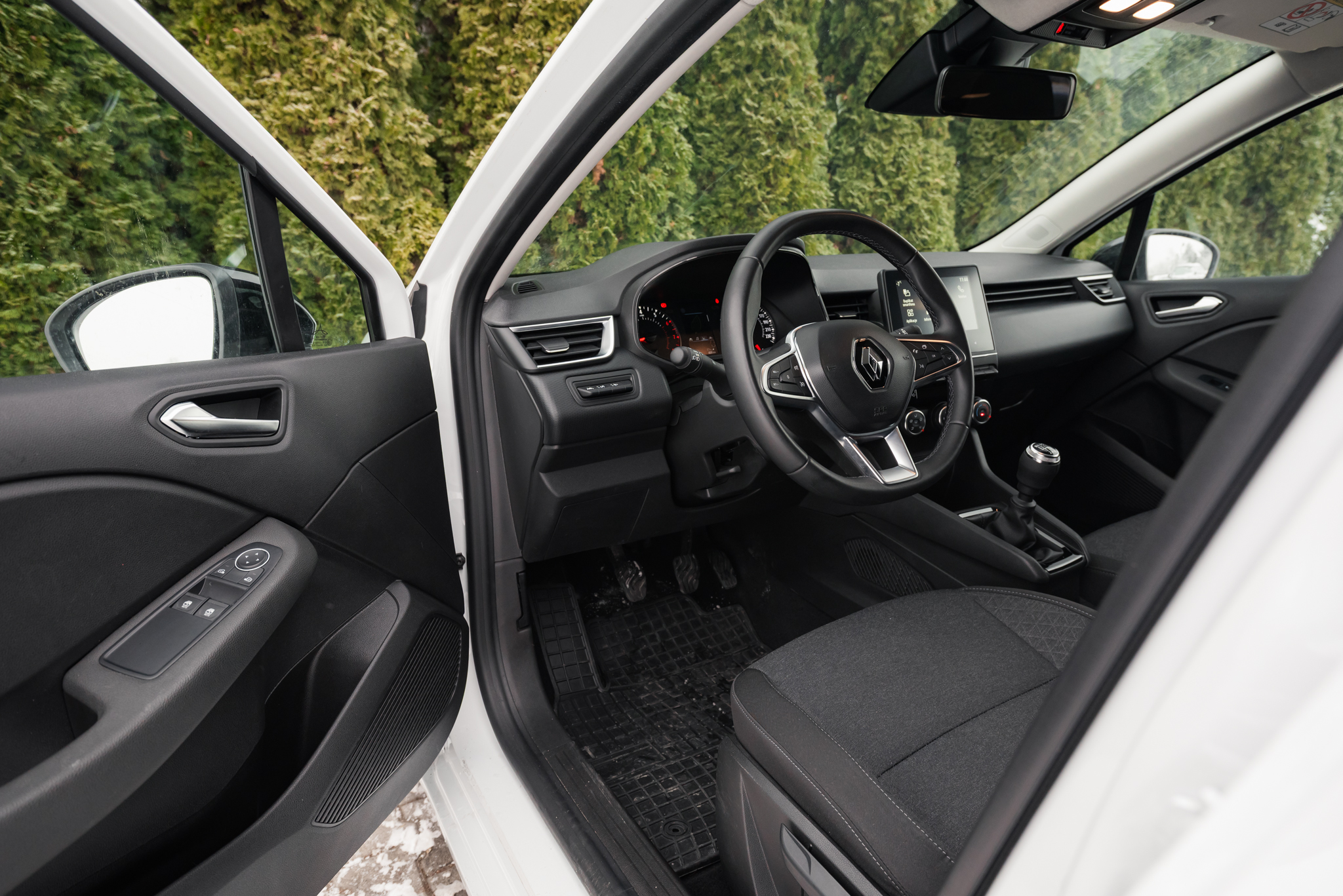 renault-clio-1-0-tce-glacier-white-2023-9