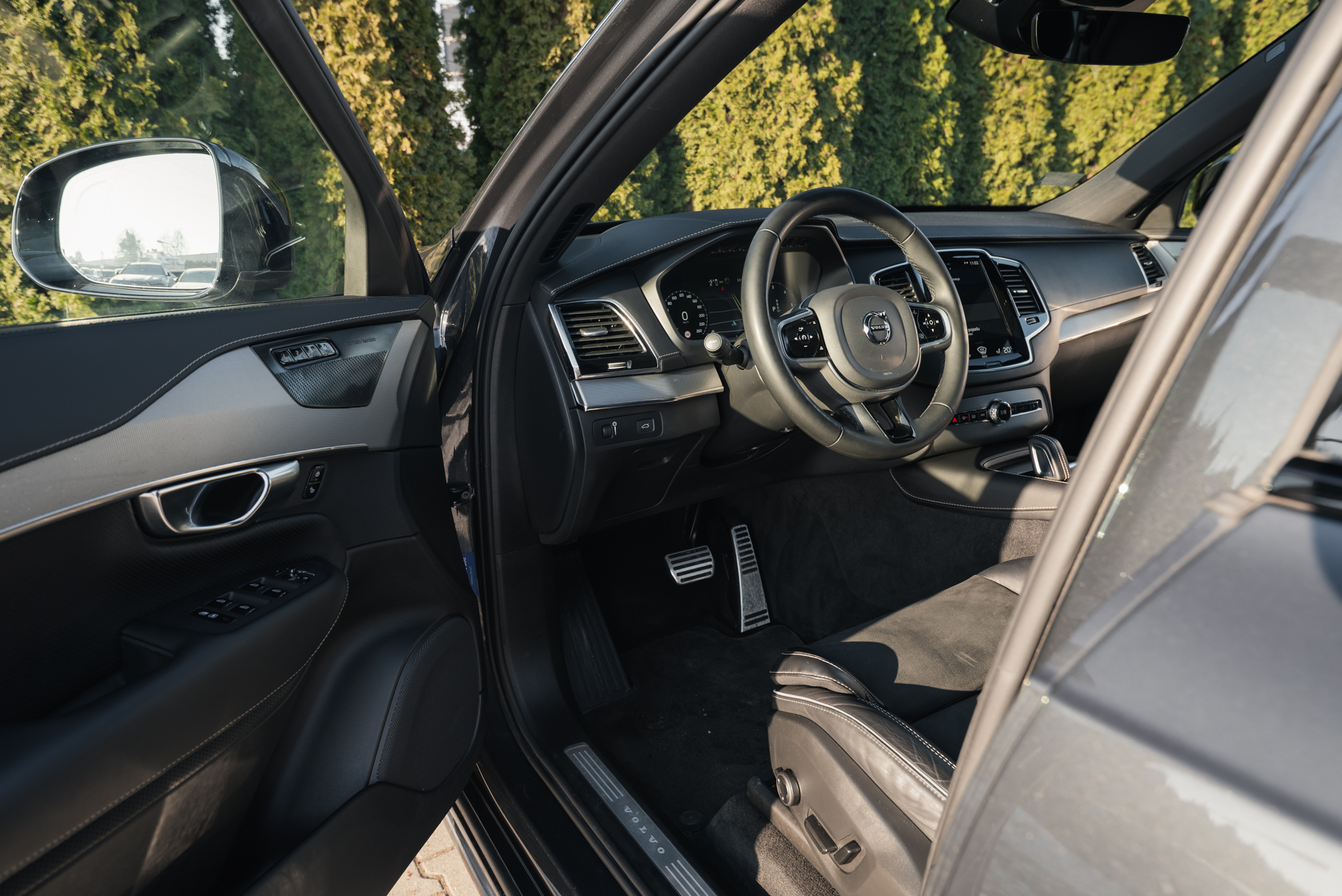 volvo-xc90-b5-diesel-awd-r-design-savile-grey-2022-9