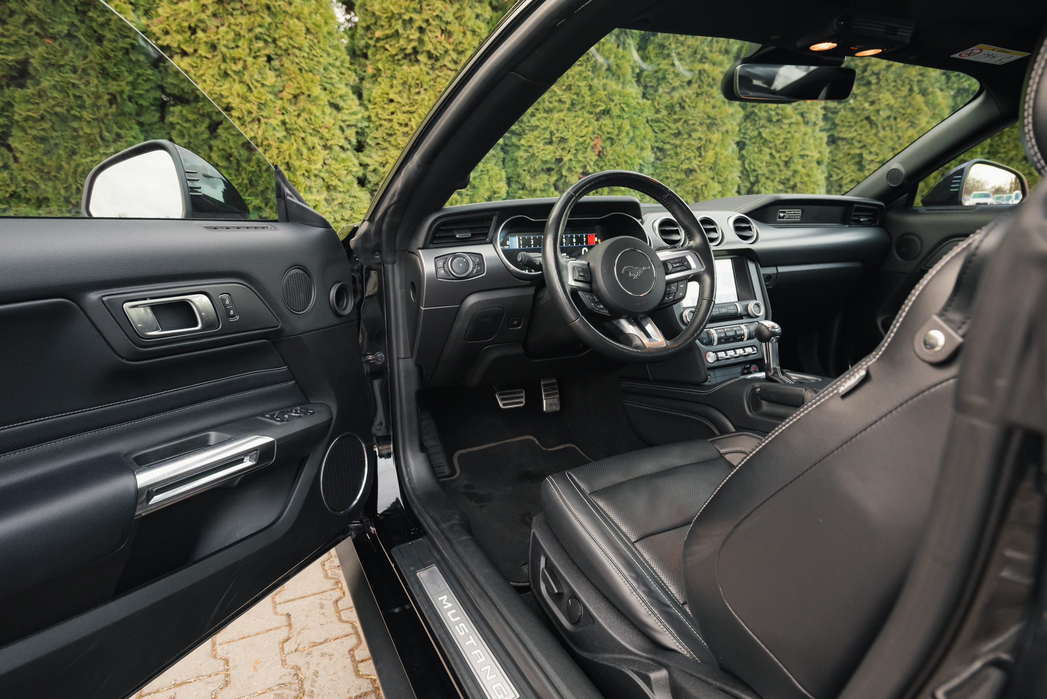 ford-mustang-gt-fl-black-2020-9