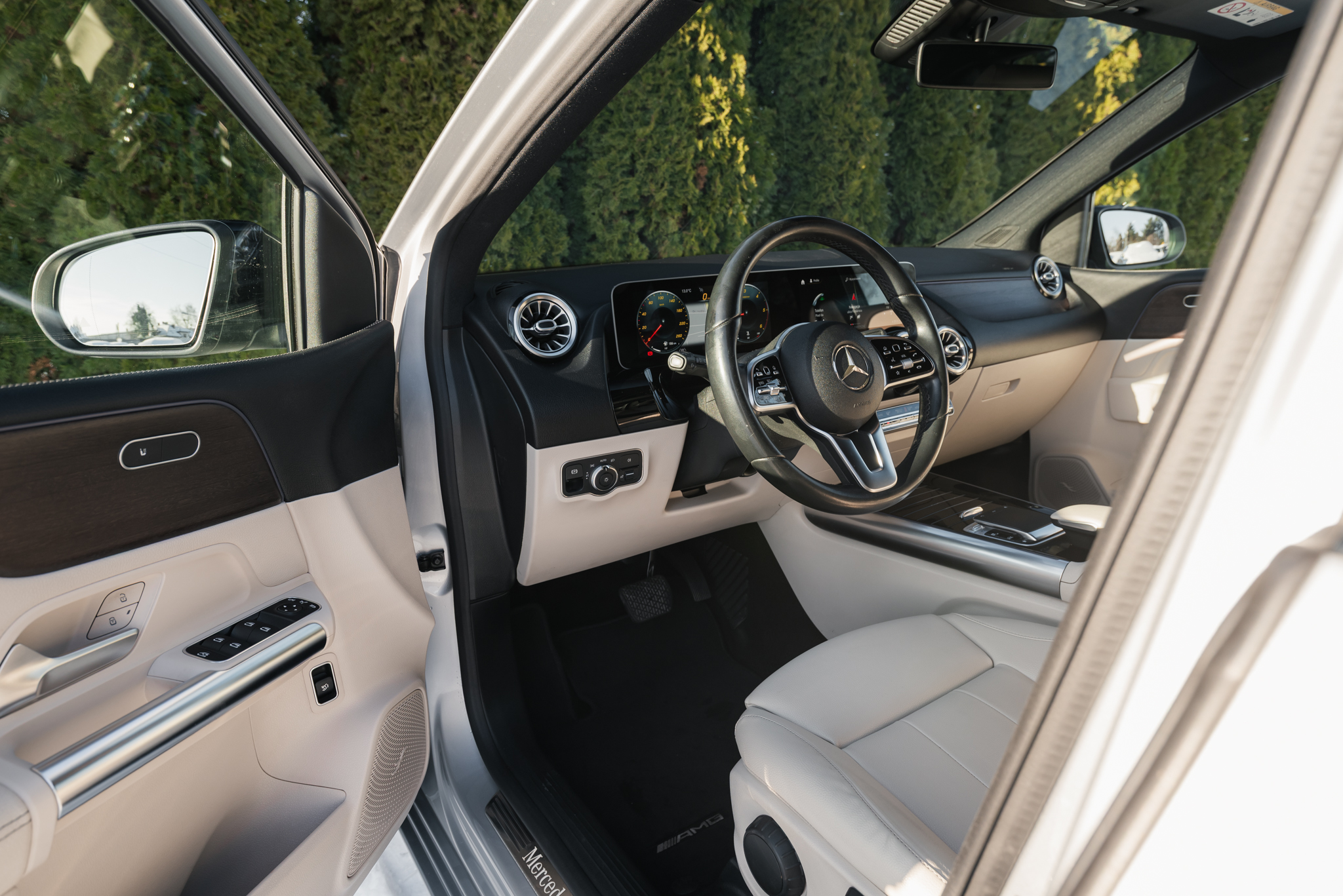 mercedes-benz-b180d-iridium-silver-2020-9