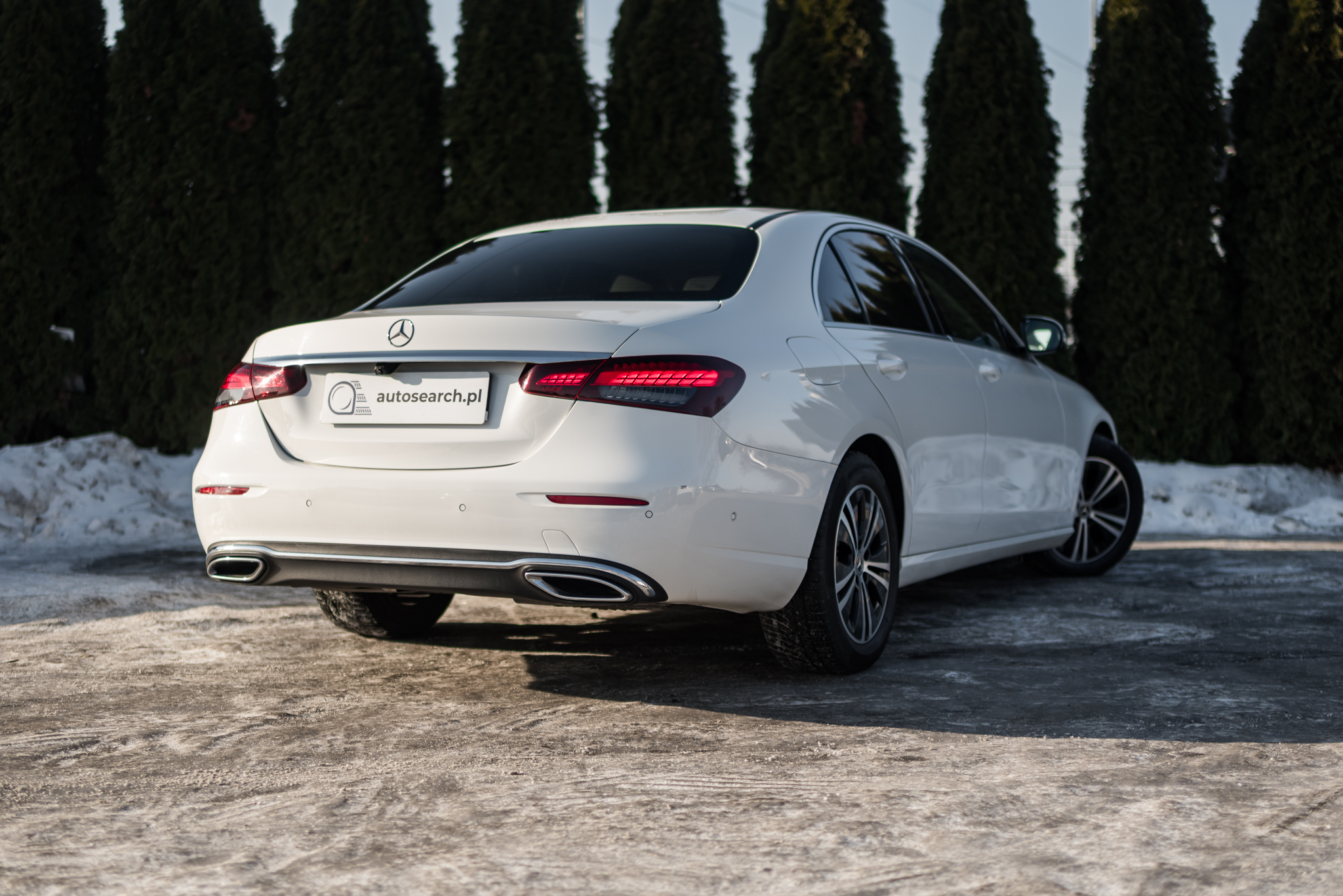 mercedes-e220d-polar-white-2020-4