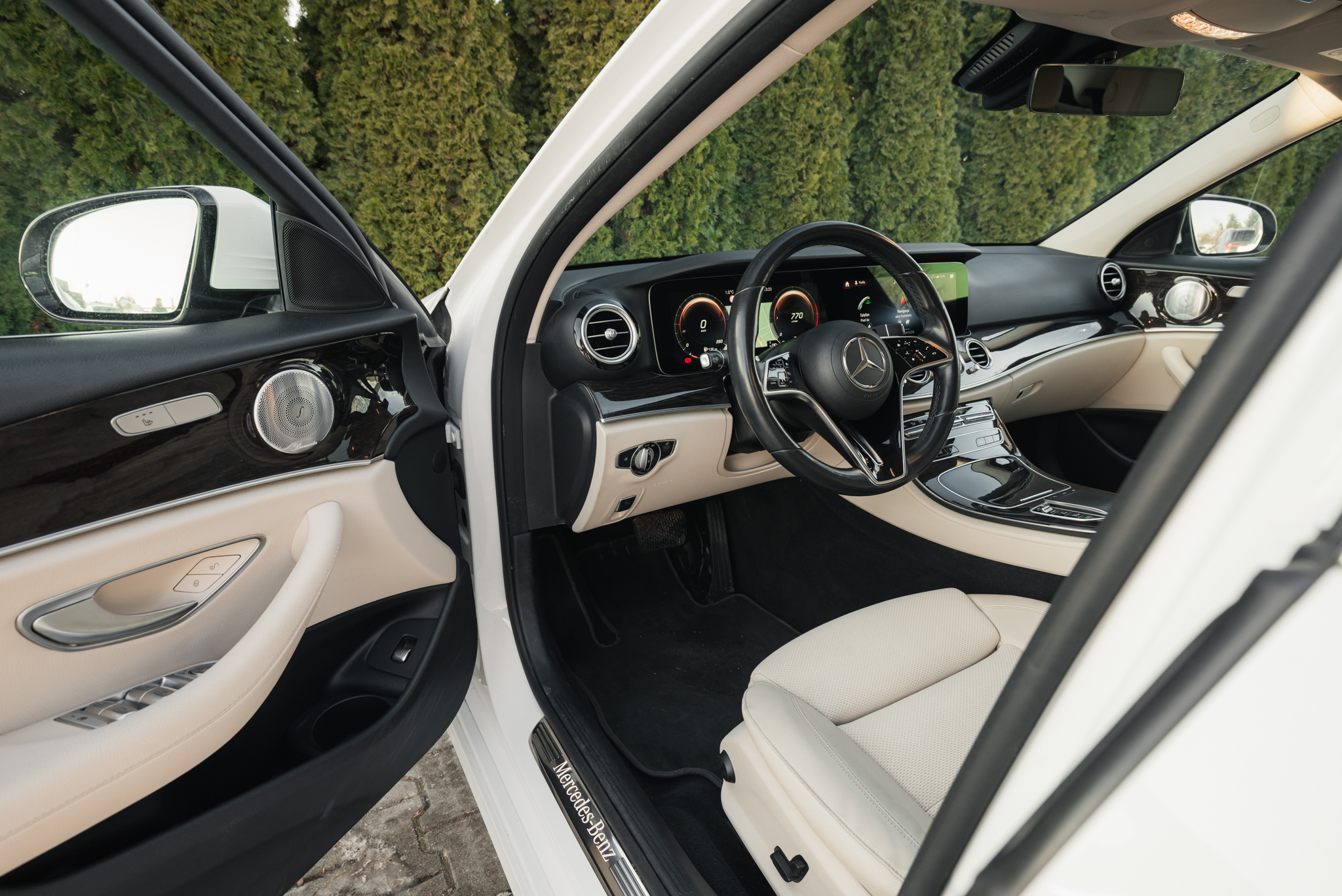 mercedes-e220d-polar-white-2020-9