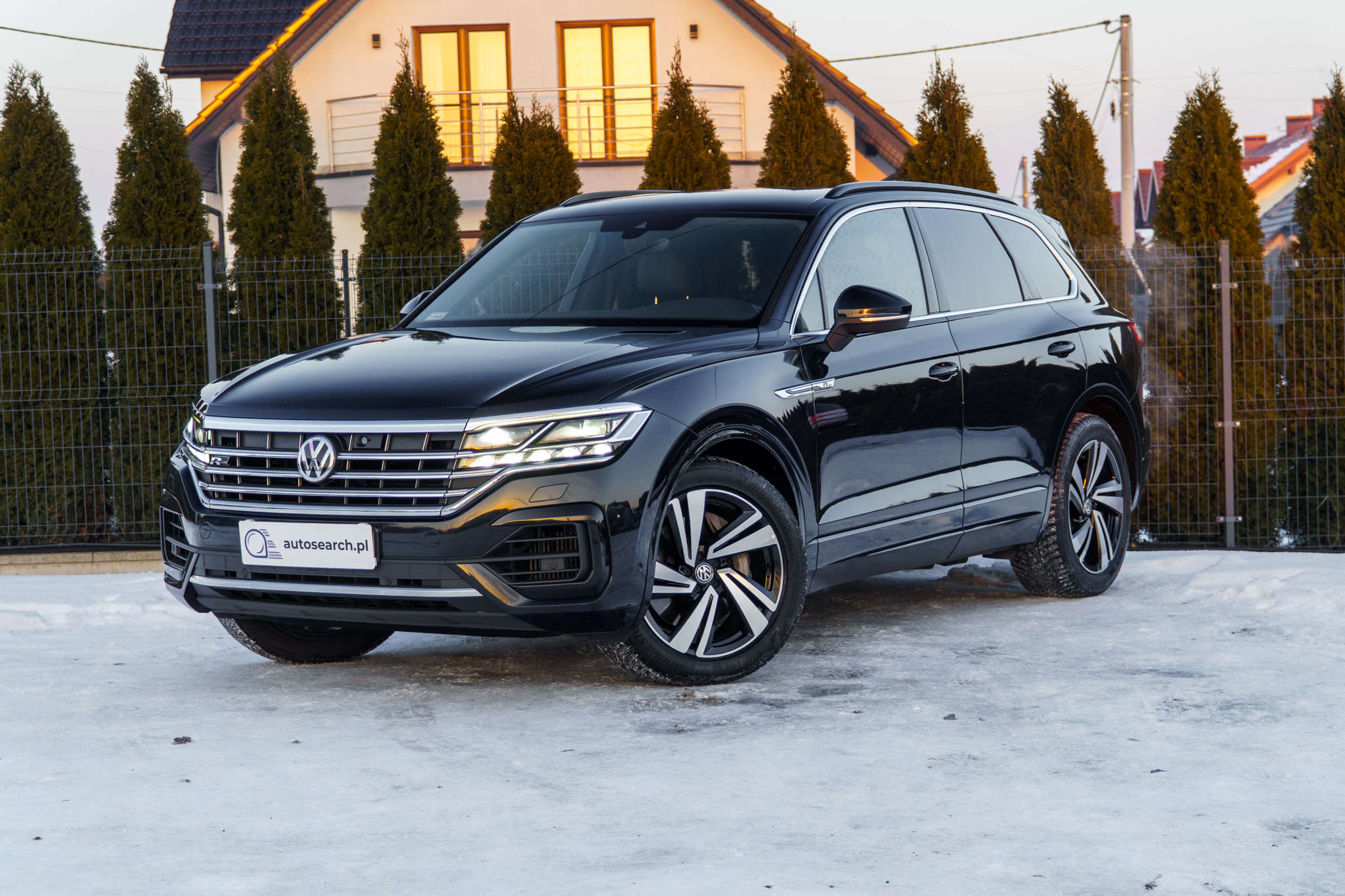 volkswagen-touareg-czarny-2019-01