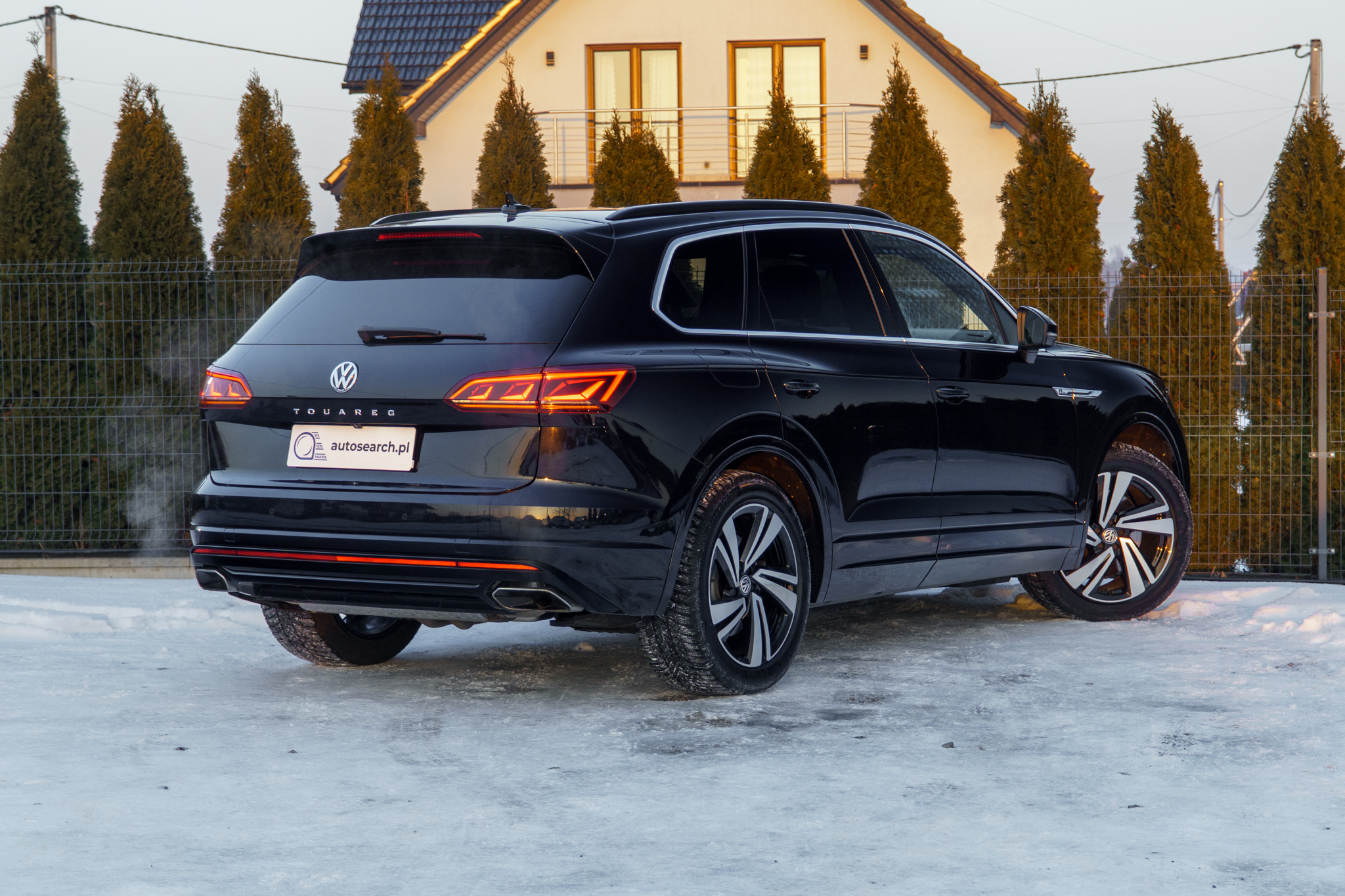 volkswagen-touareg-czarny-2019-04