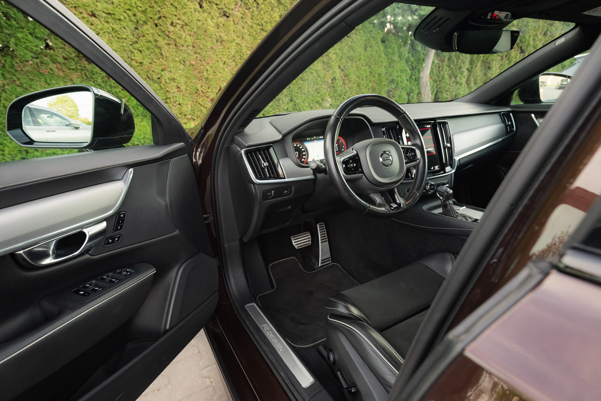 volvo-s90-d5-awd-r-design-maple-brown-10