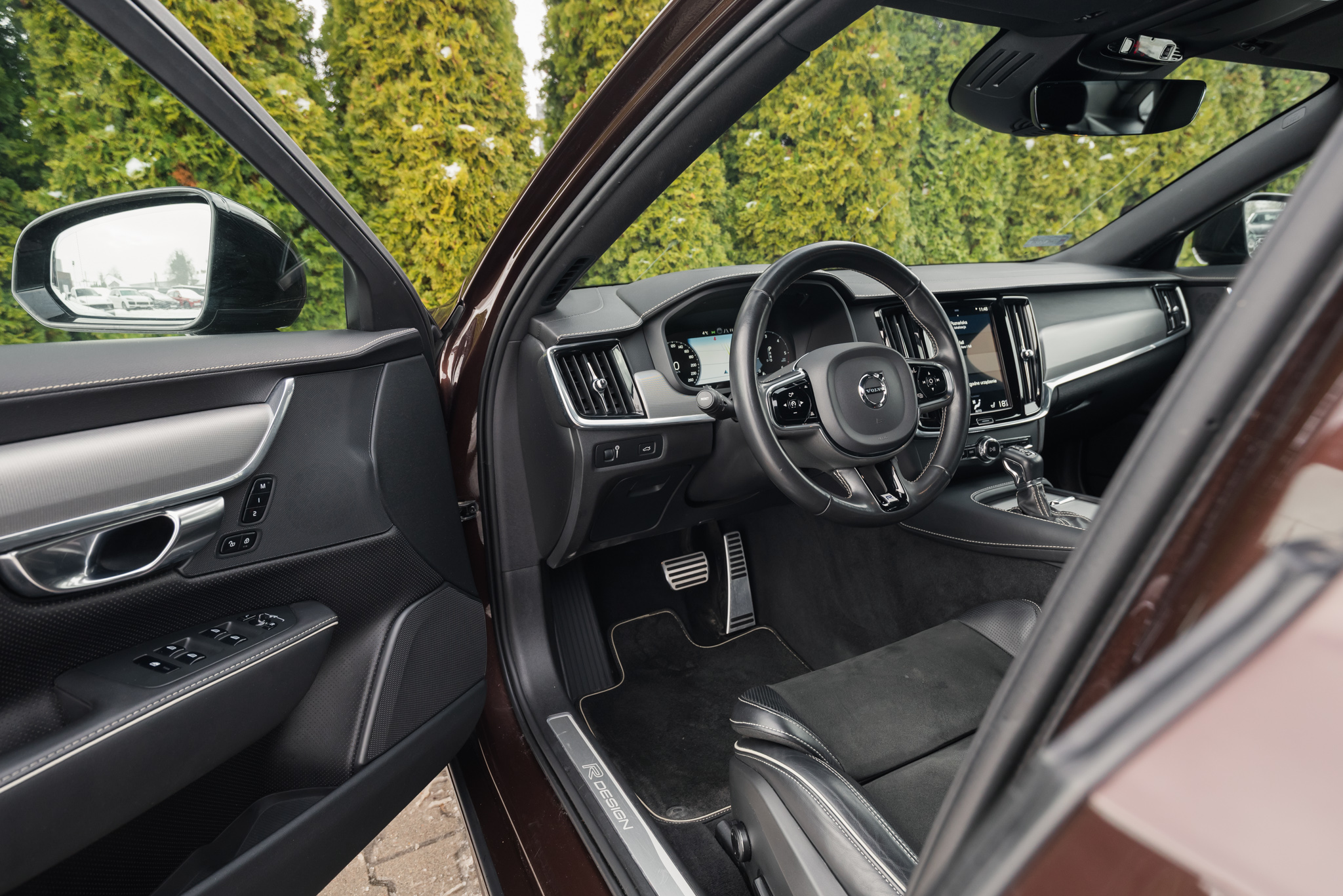 volvo-s90-d5-awd-r-design-maple-brown-9