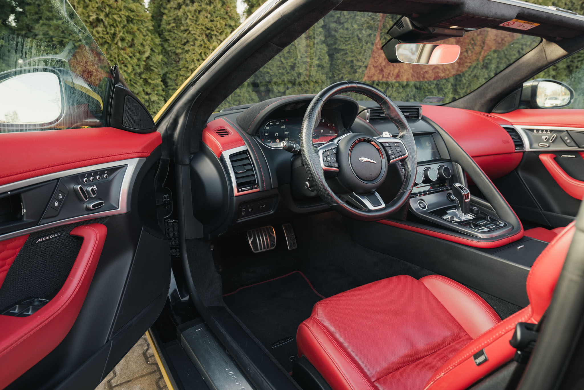 jaguar-f-type-convertible-2-0-yellow-2021-9