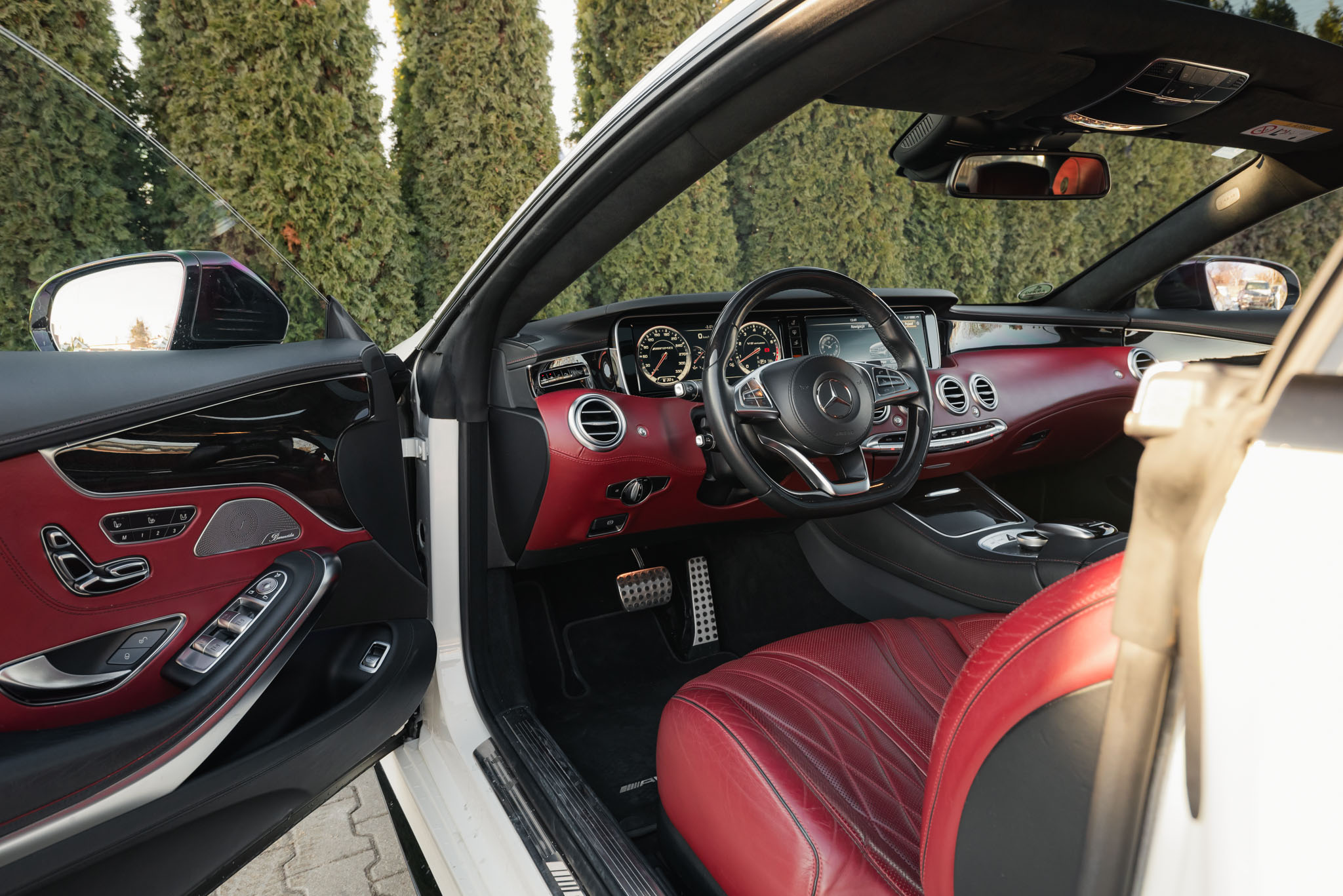 mercedes-amg-s-63-4matic-coupe-diamond-white-2017-9