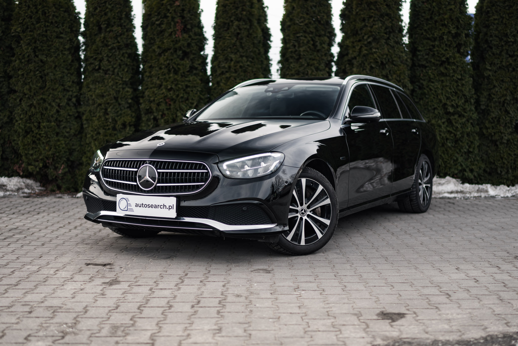 mercedes-benz-e300de-4matic-kombi-black-2020-1
