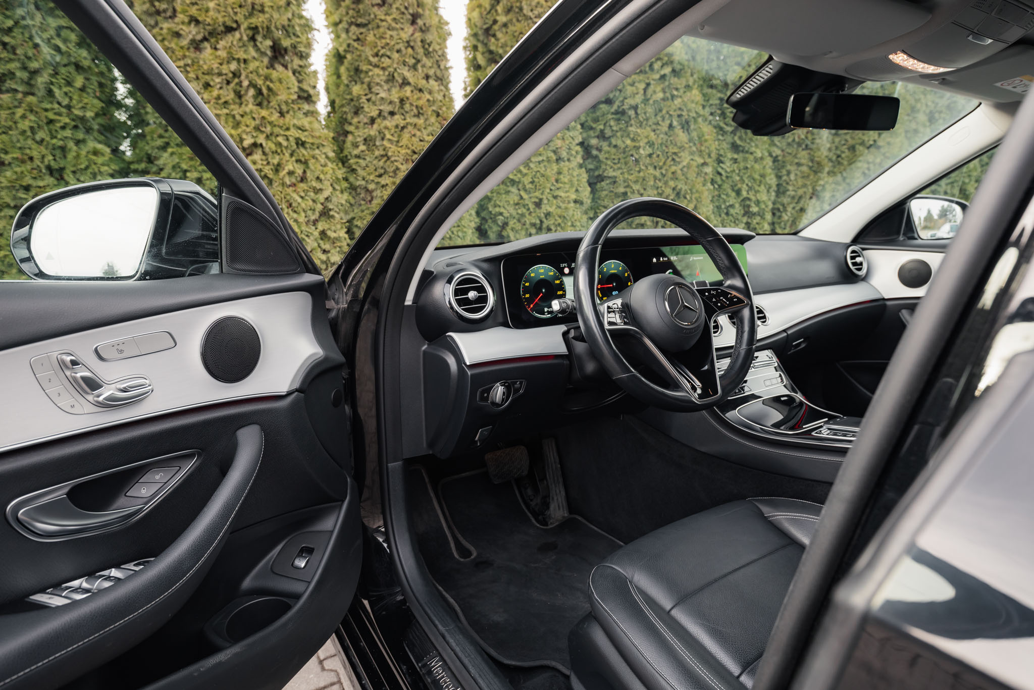 mercedes-benz-e300de-4matic-kombi-black-2020-9