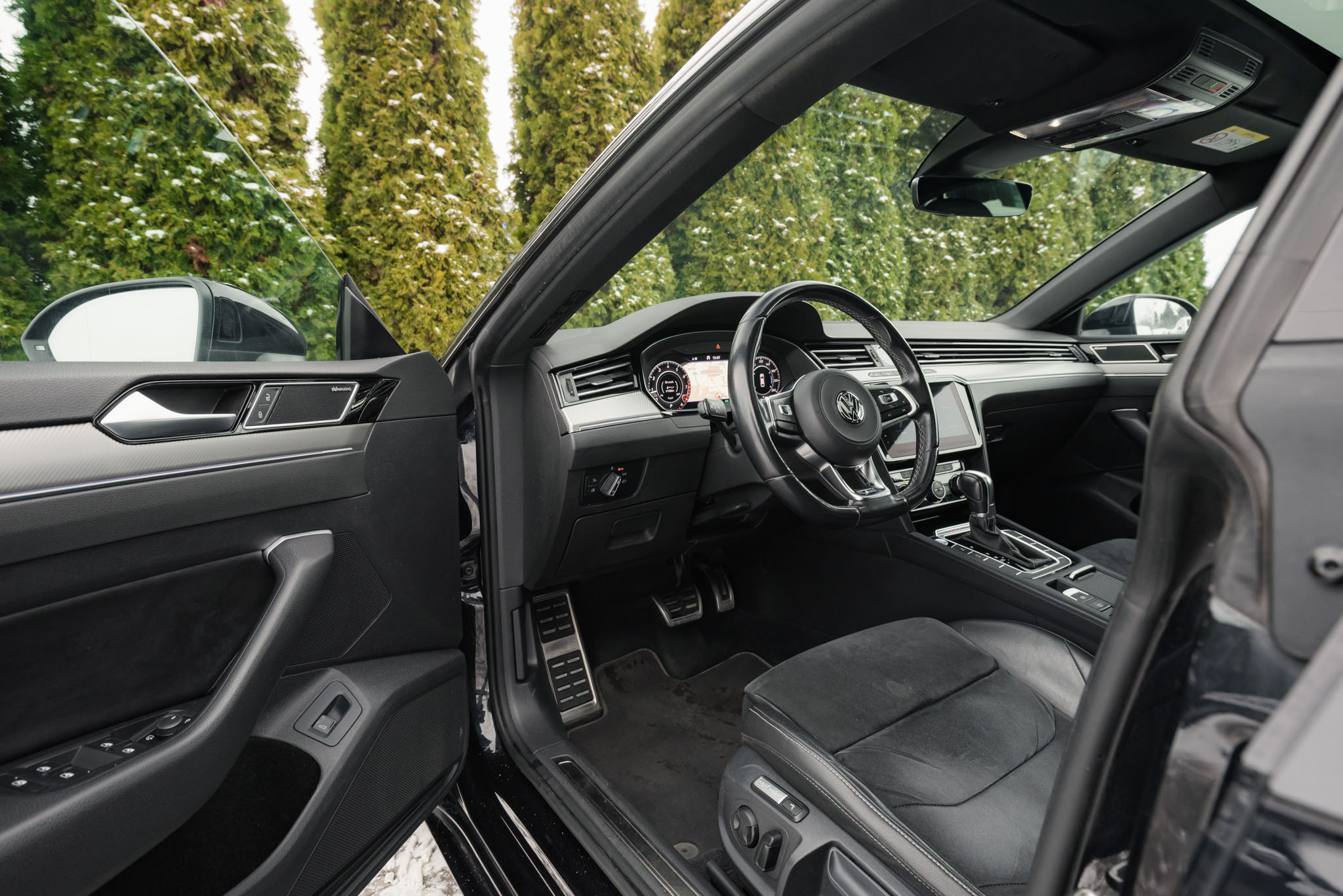 volkswagen-arteon-2-0-tsi-280-4motion-dsg-r-line-deep-black-2018-9