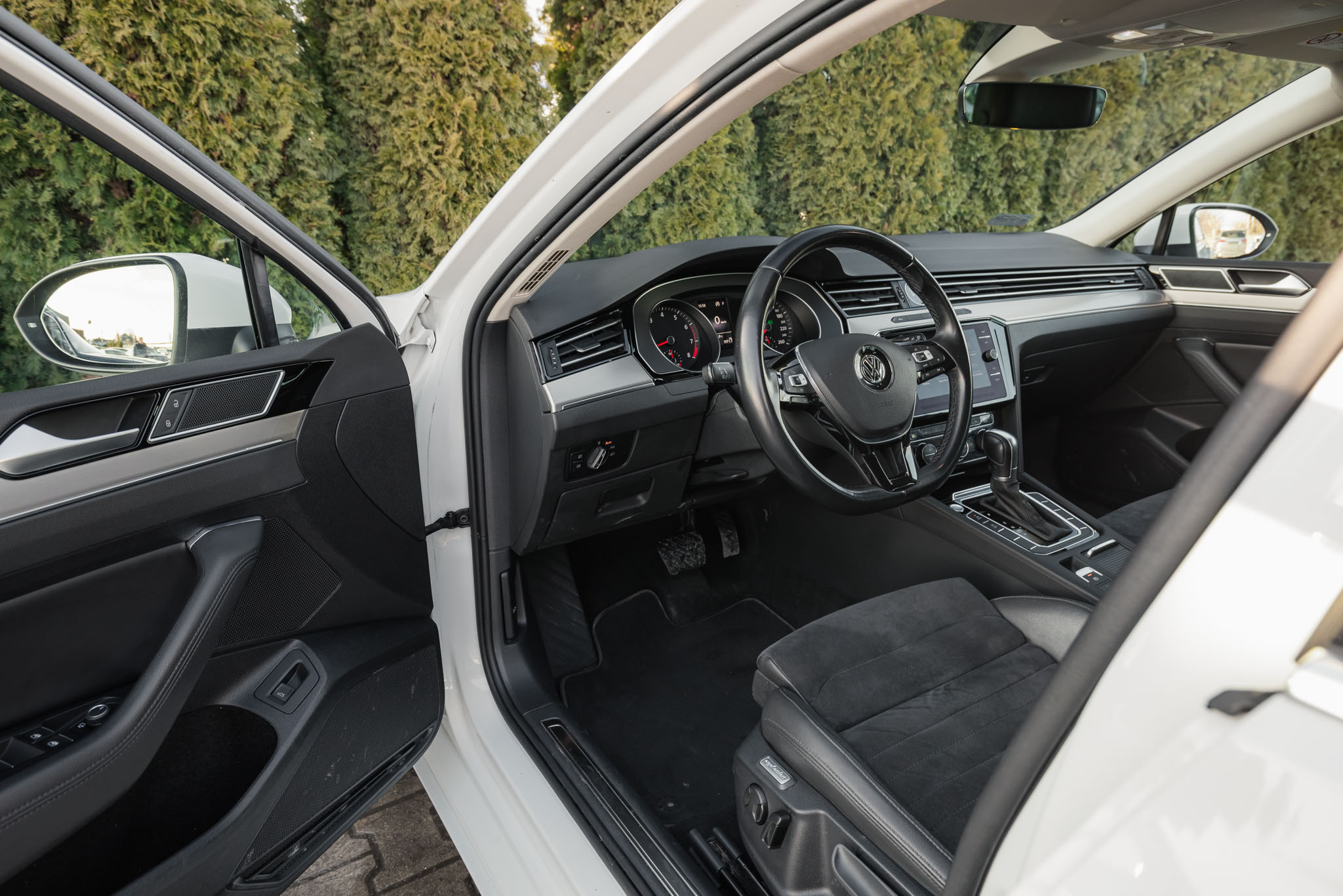 volkswagen-passat-variant-1-5-tsi-dsg-white-2019-9